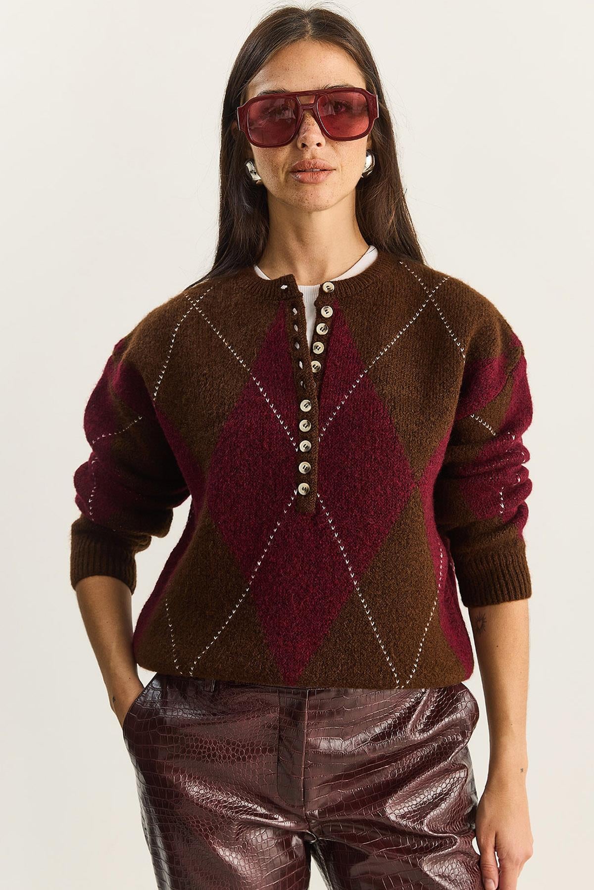 11-Button Baklava Pattern Basic Knit Sweater 20251089 - Coffee-Burgundy