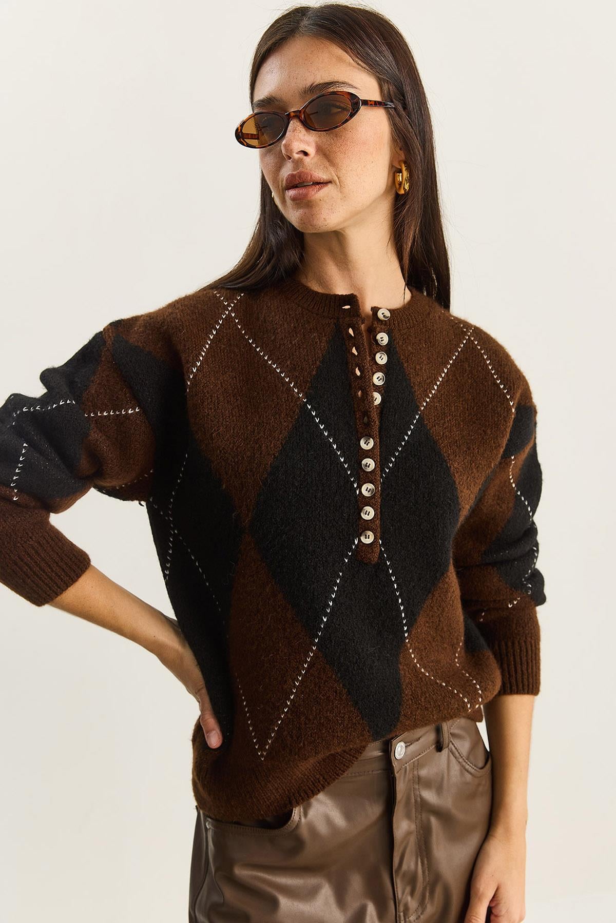 11-Button Baklava Pattern Basic Knit Sweater 20251089 - Coffee-Black