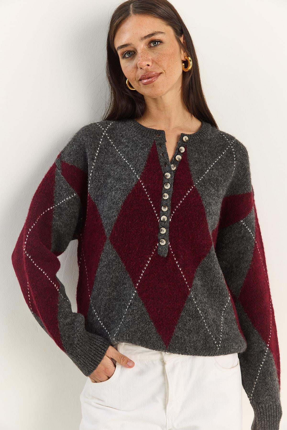 11-Button Baklava Pattern Basic Knit Sweater 20251089 - Anthracite-Burgundy