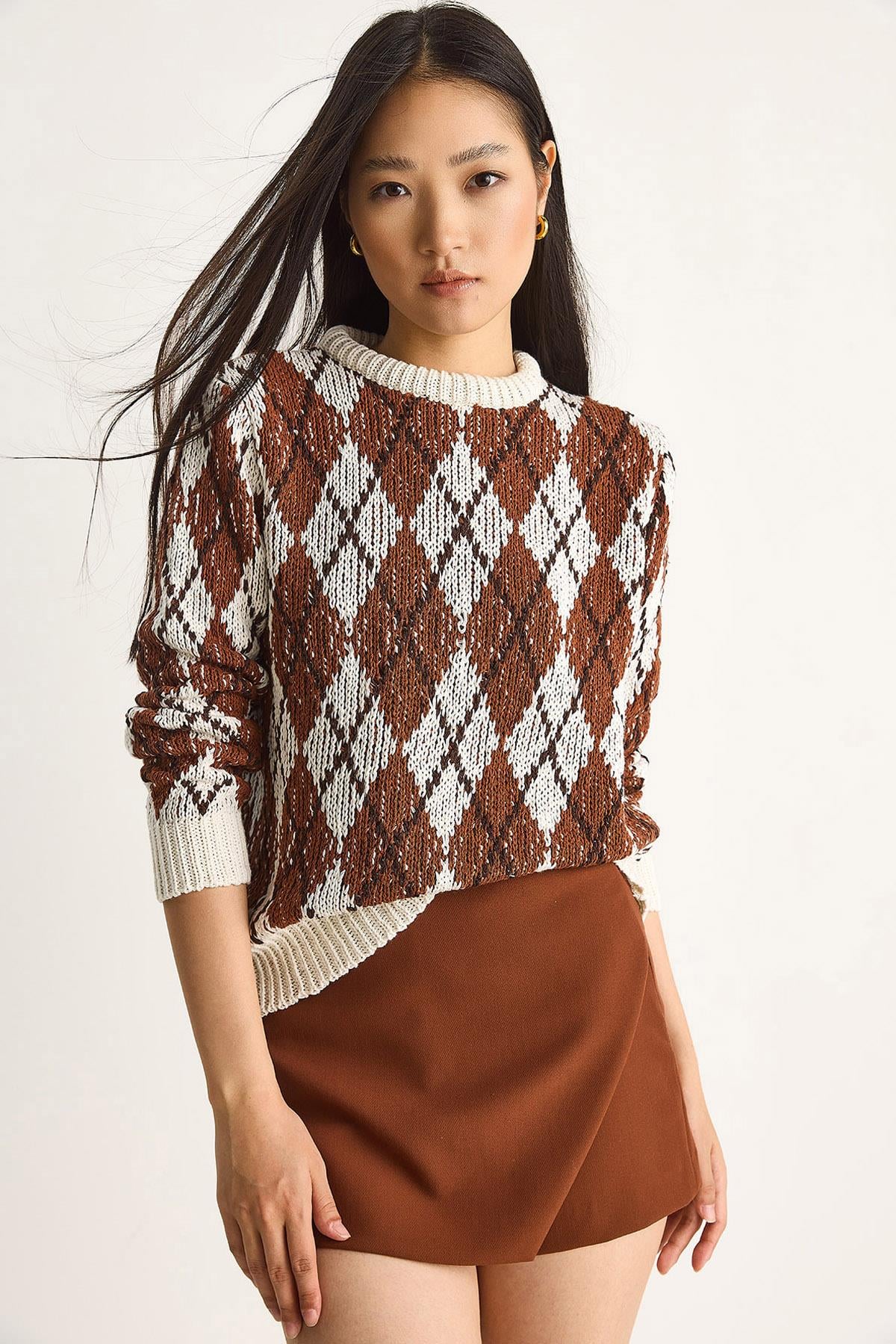 Cream‎ Sweater
