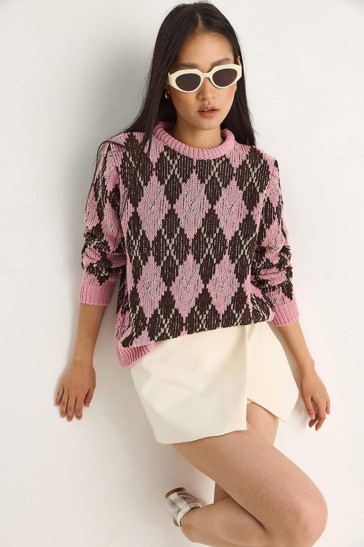 Pink‎ Sweater