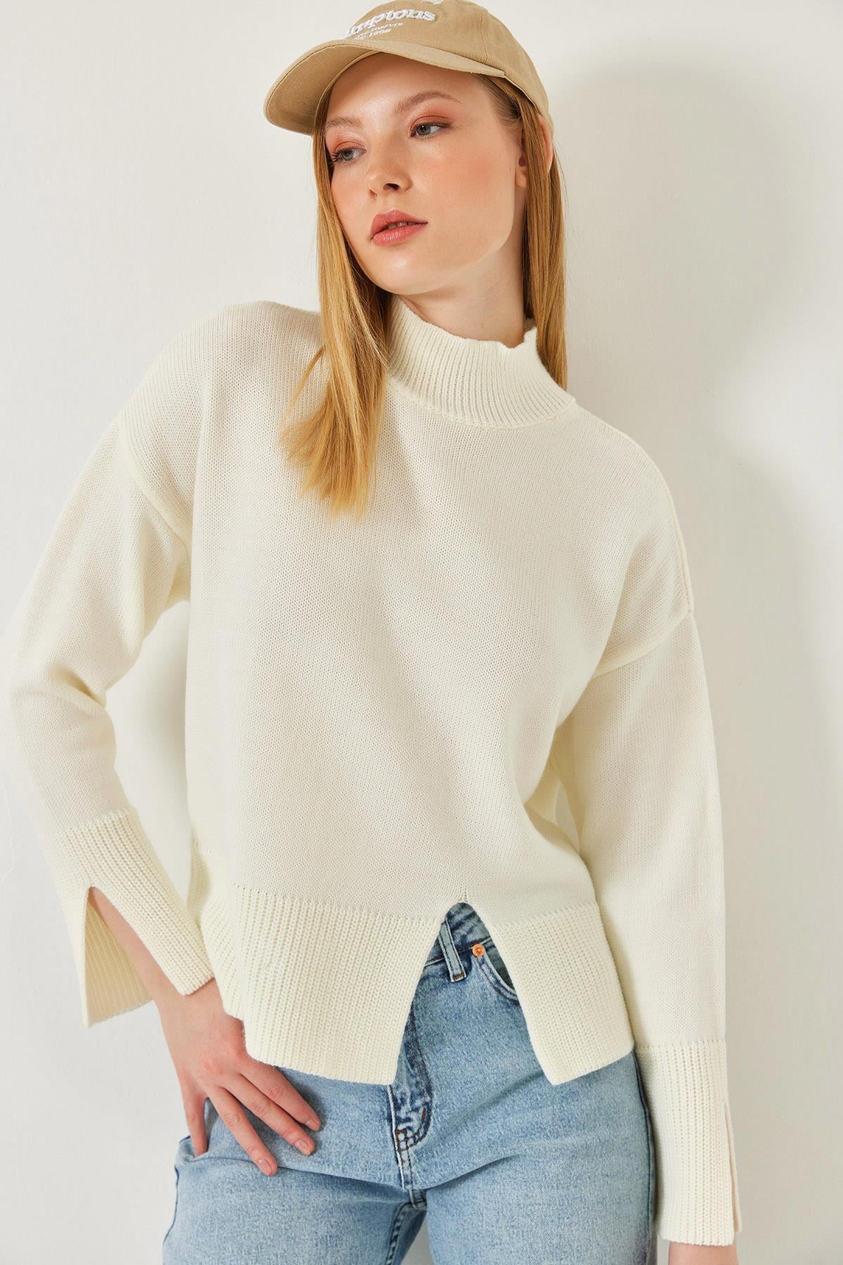 Cream‎ Sweater