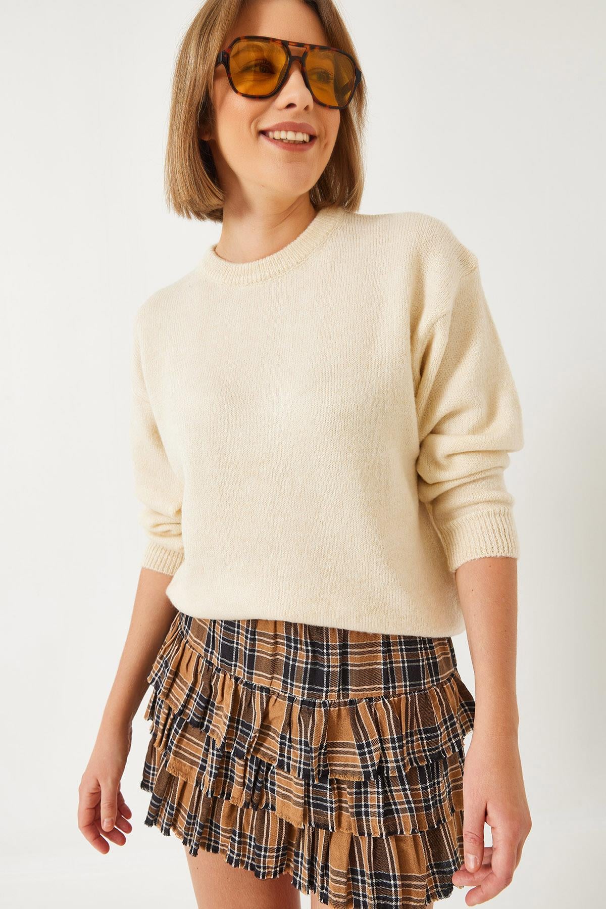 Cream‎ Sweater