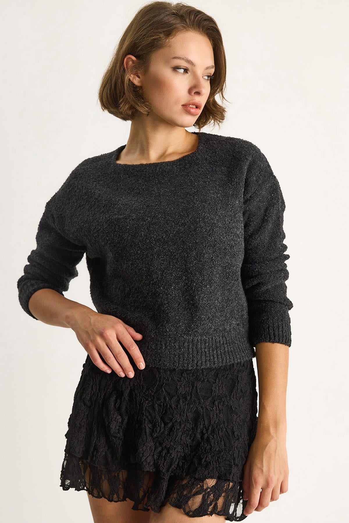 Black‎ Sweater