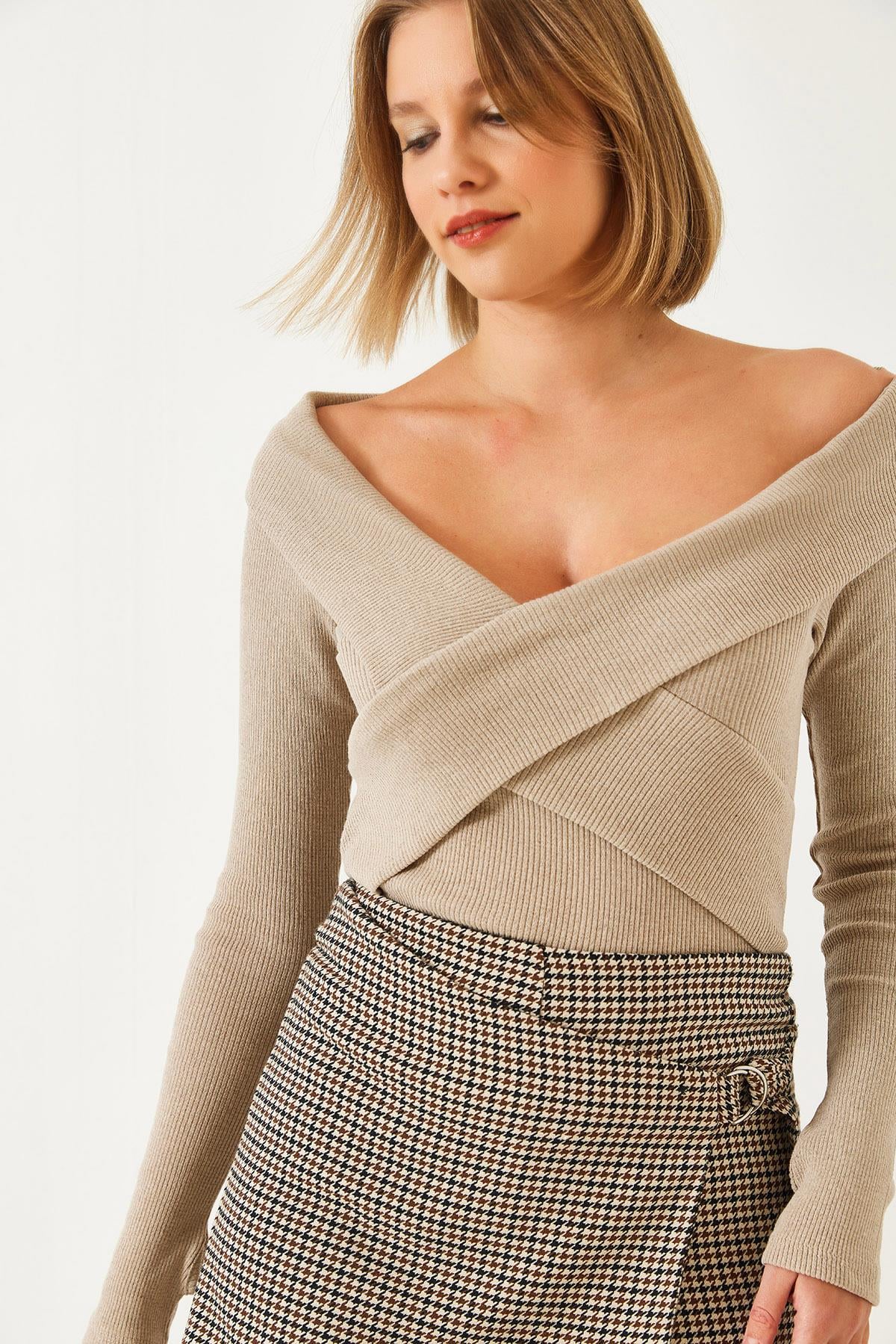 Brown‎ Blouse