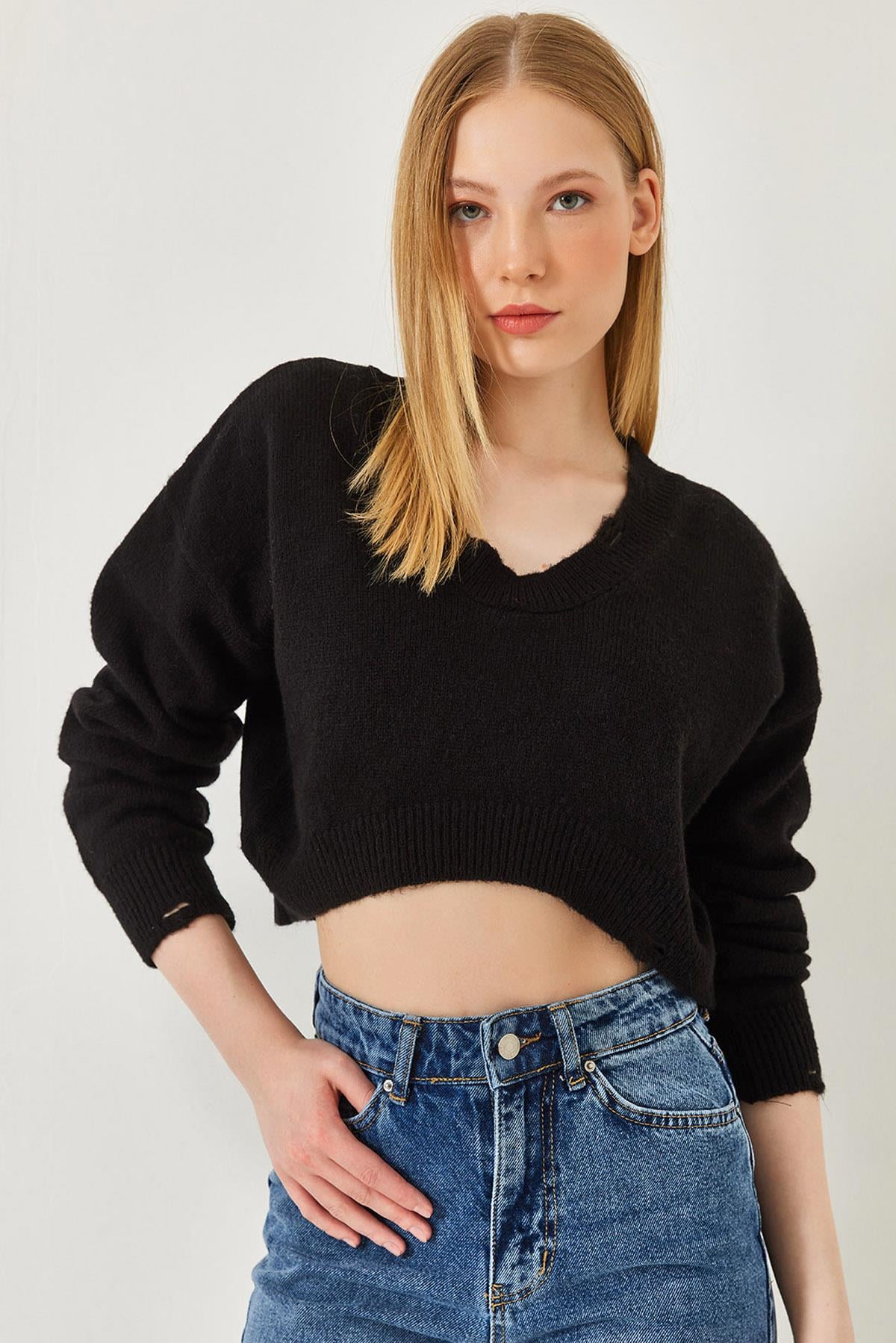 Black‎ Sweater