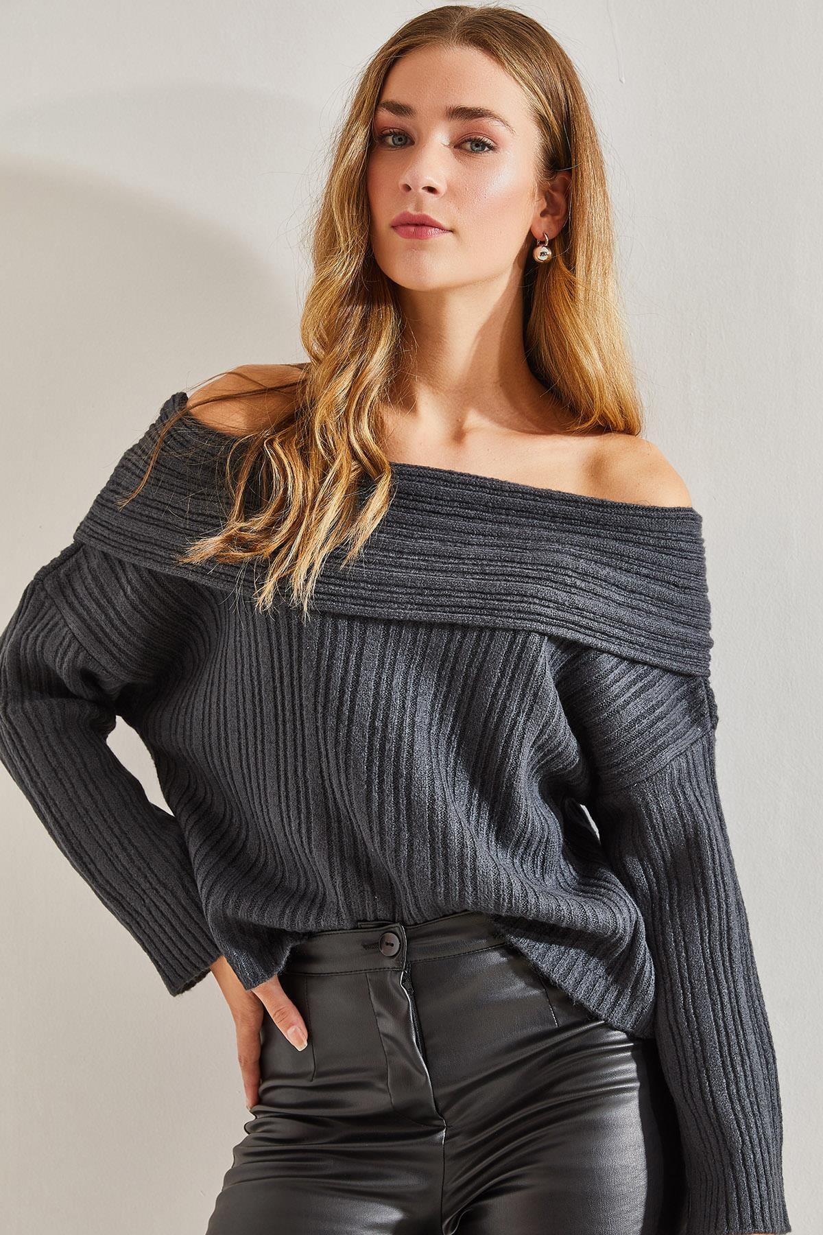 Grey‎ Sweater