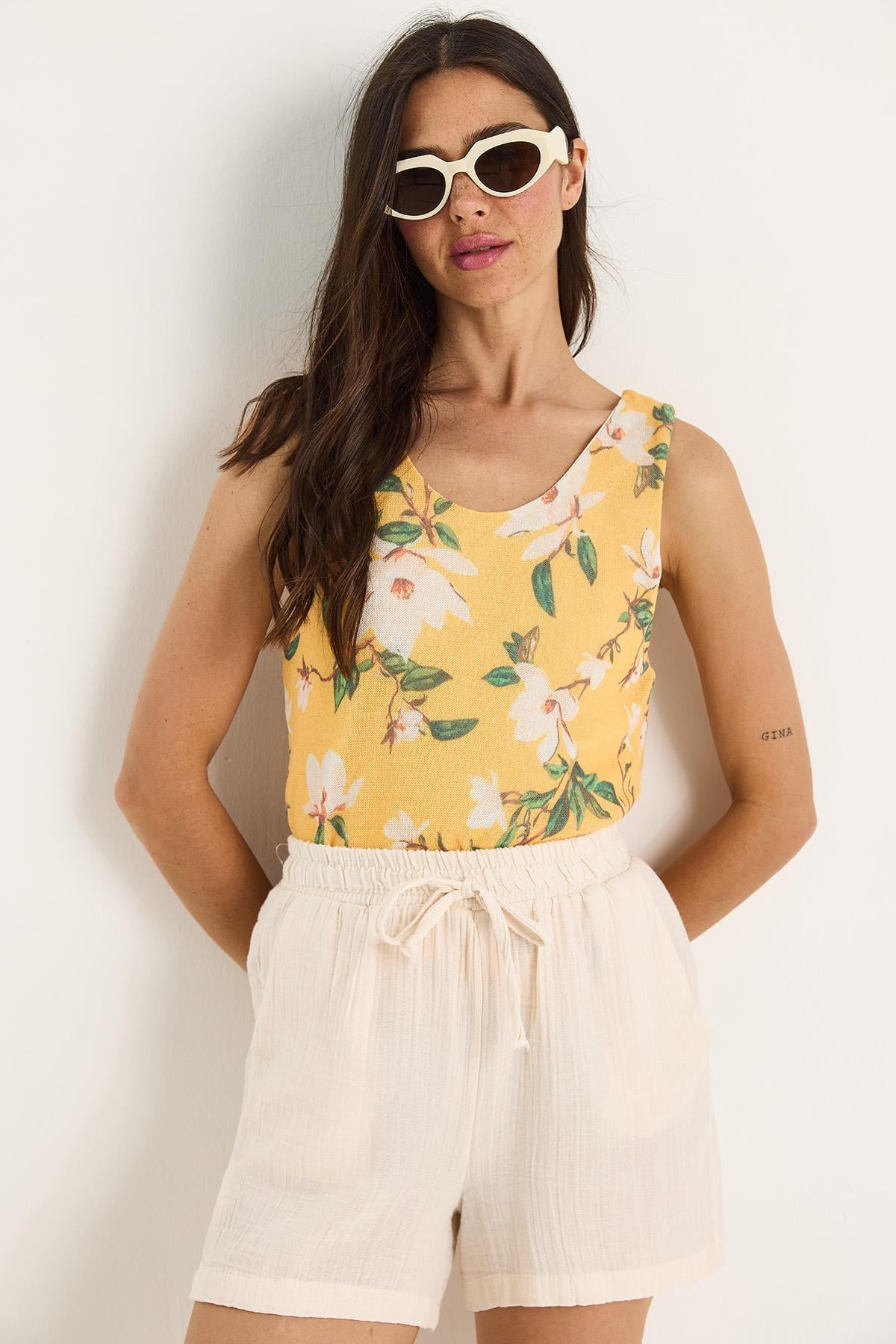 Yellow‎ Blouse