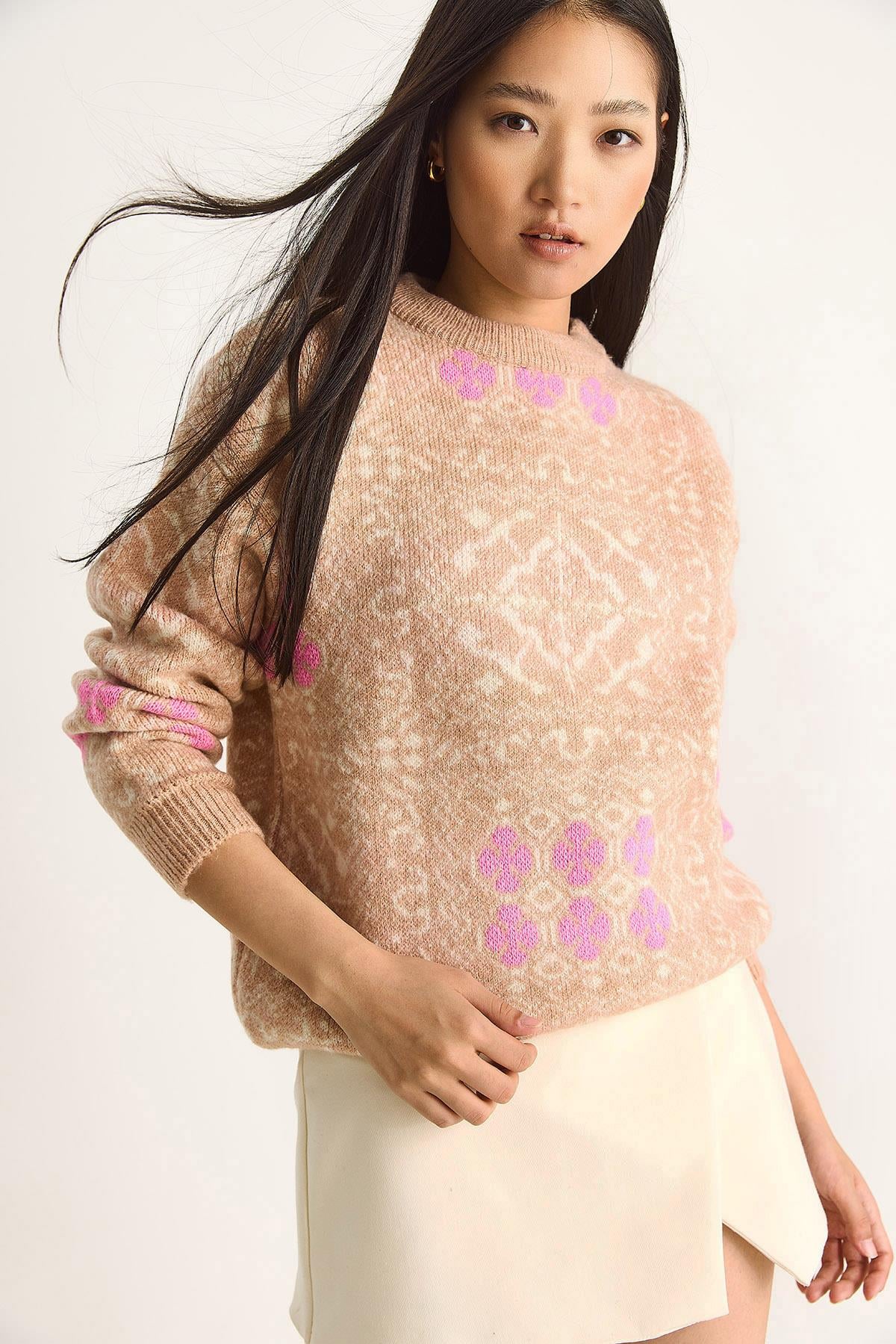 Brown‎ Sweater