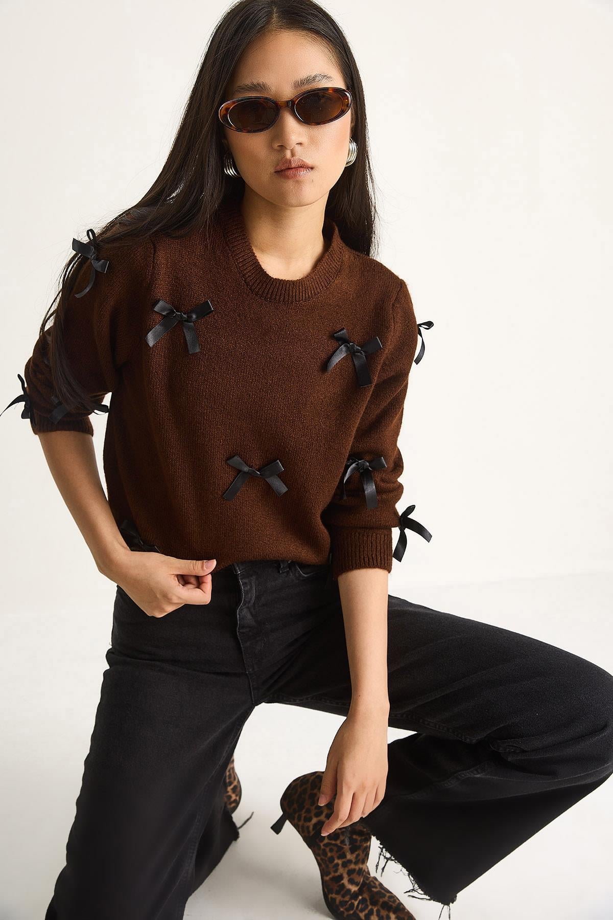 Brown‎ Sweater