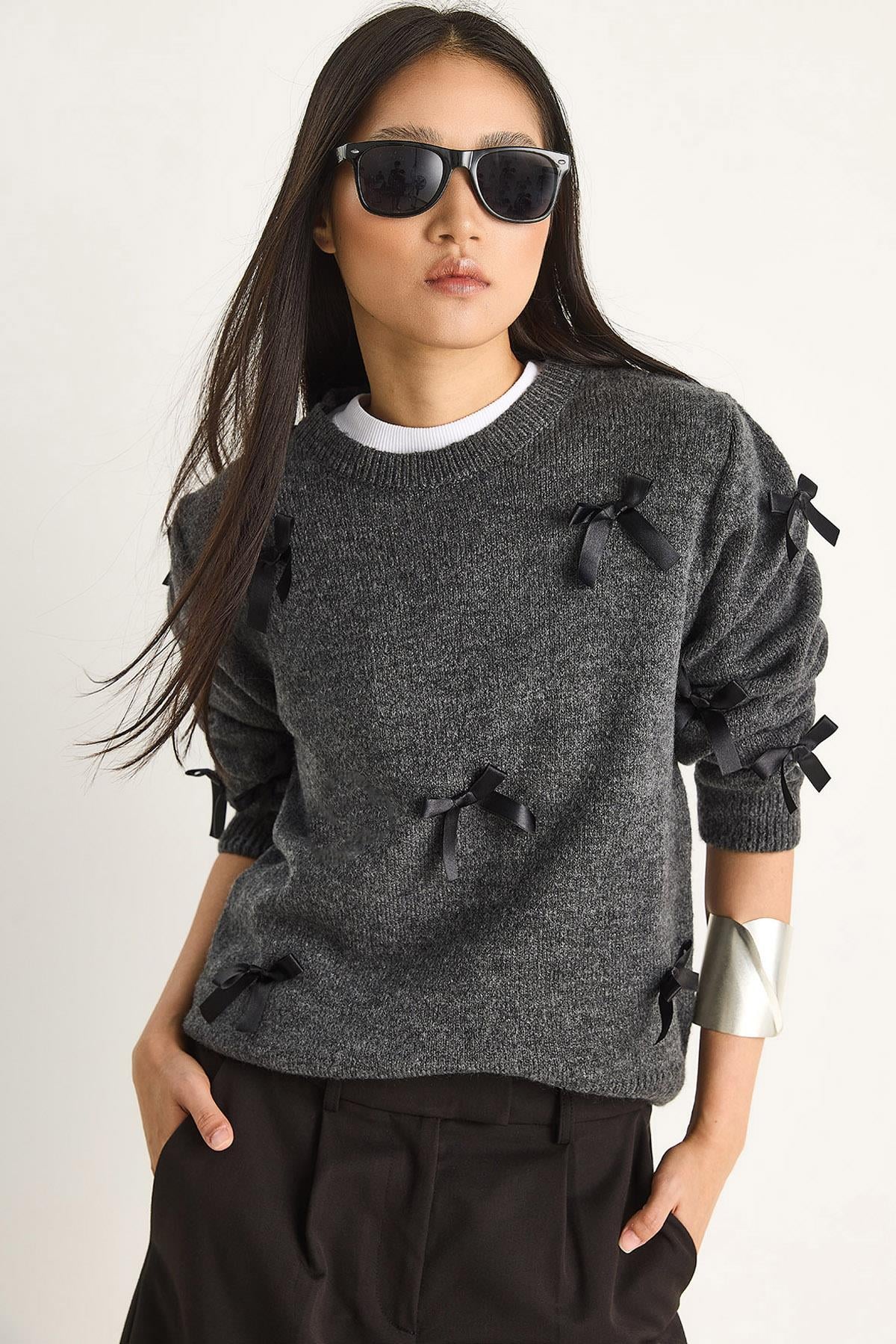 Grey‎ Sweater