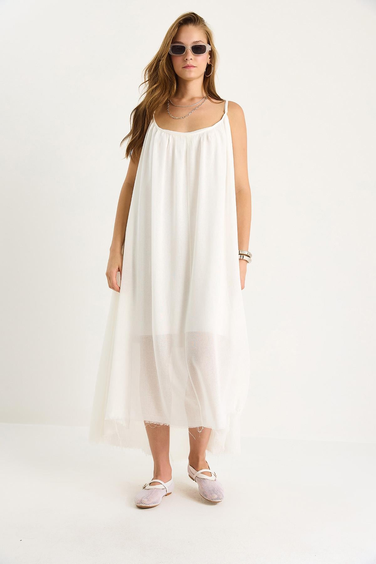 White‎ Dress