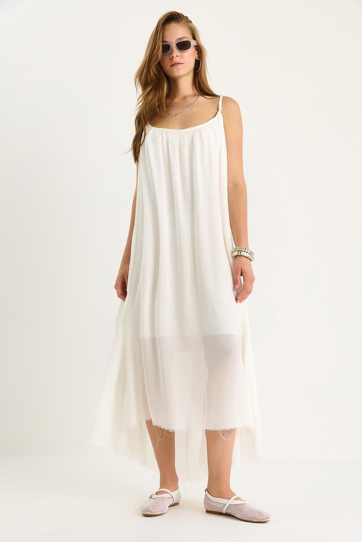 White‎ Dress