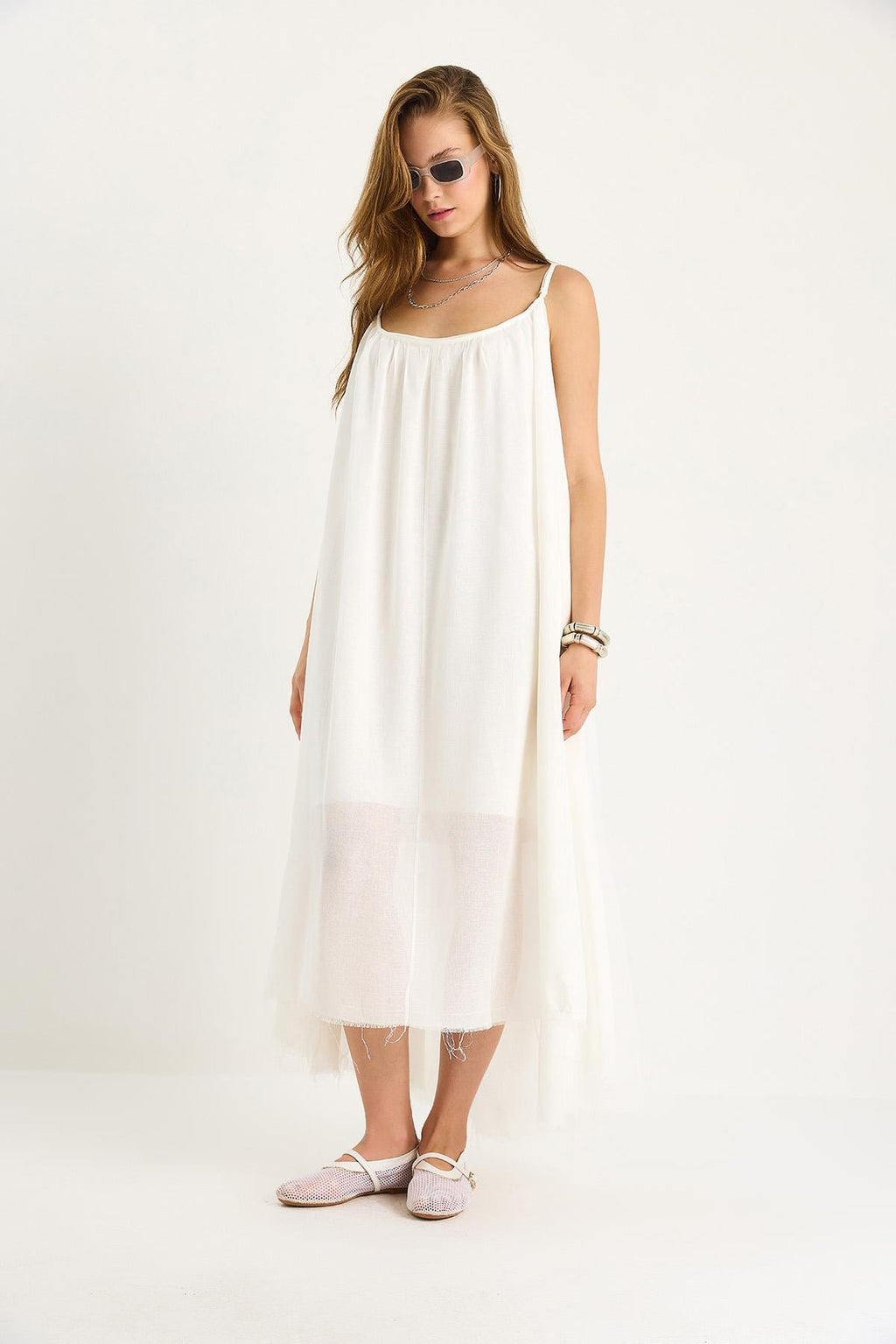 White‎ Dress