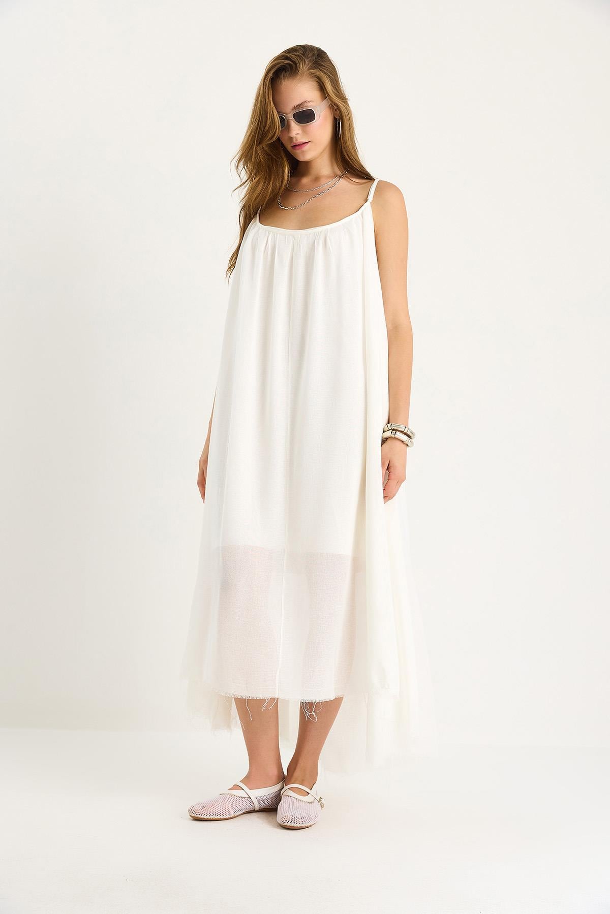 White‎ Dress