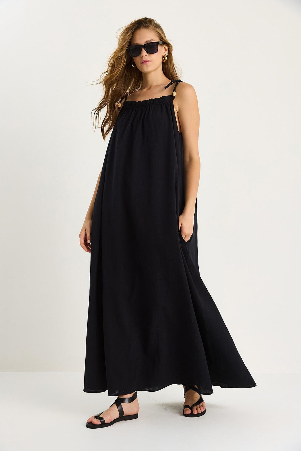 Black‎ Dress