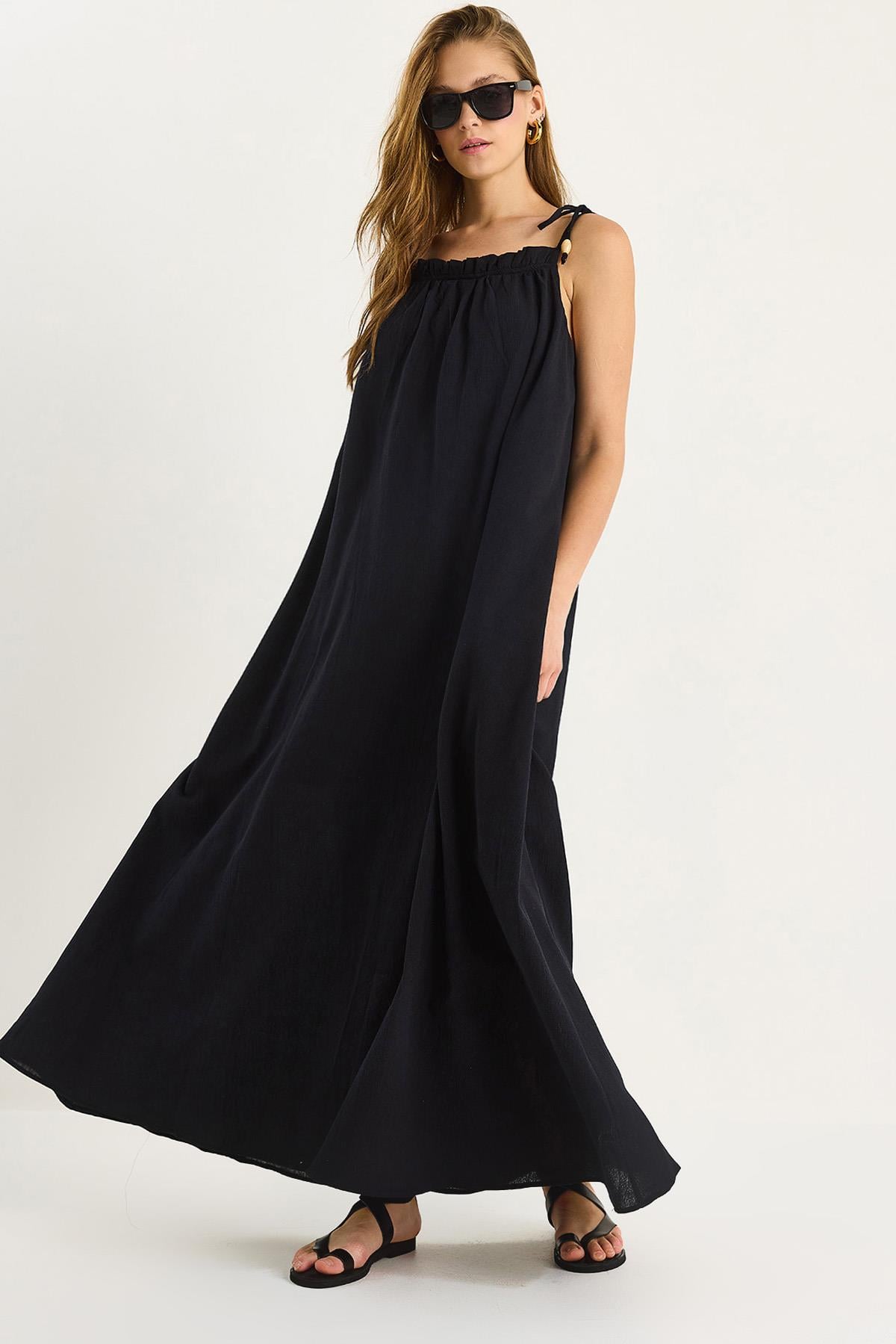 Black‎ Dress