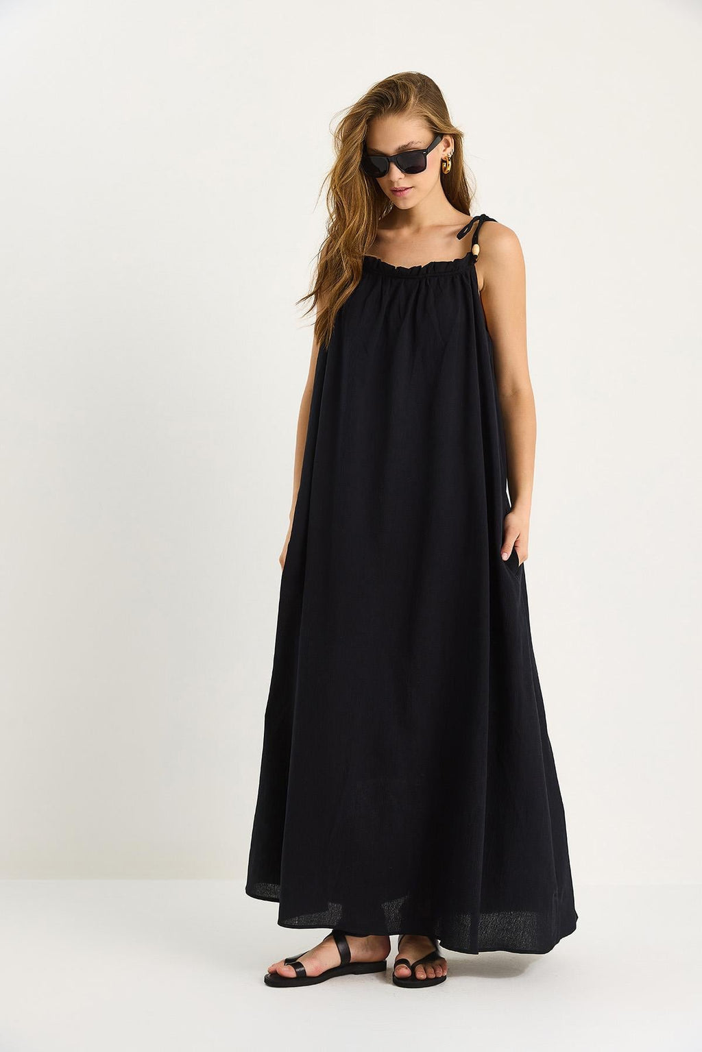 Black‎ Dress