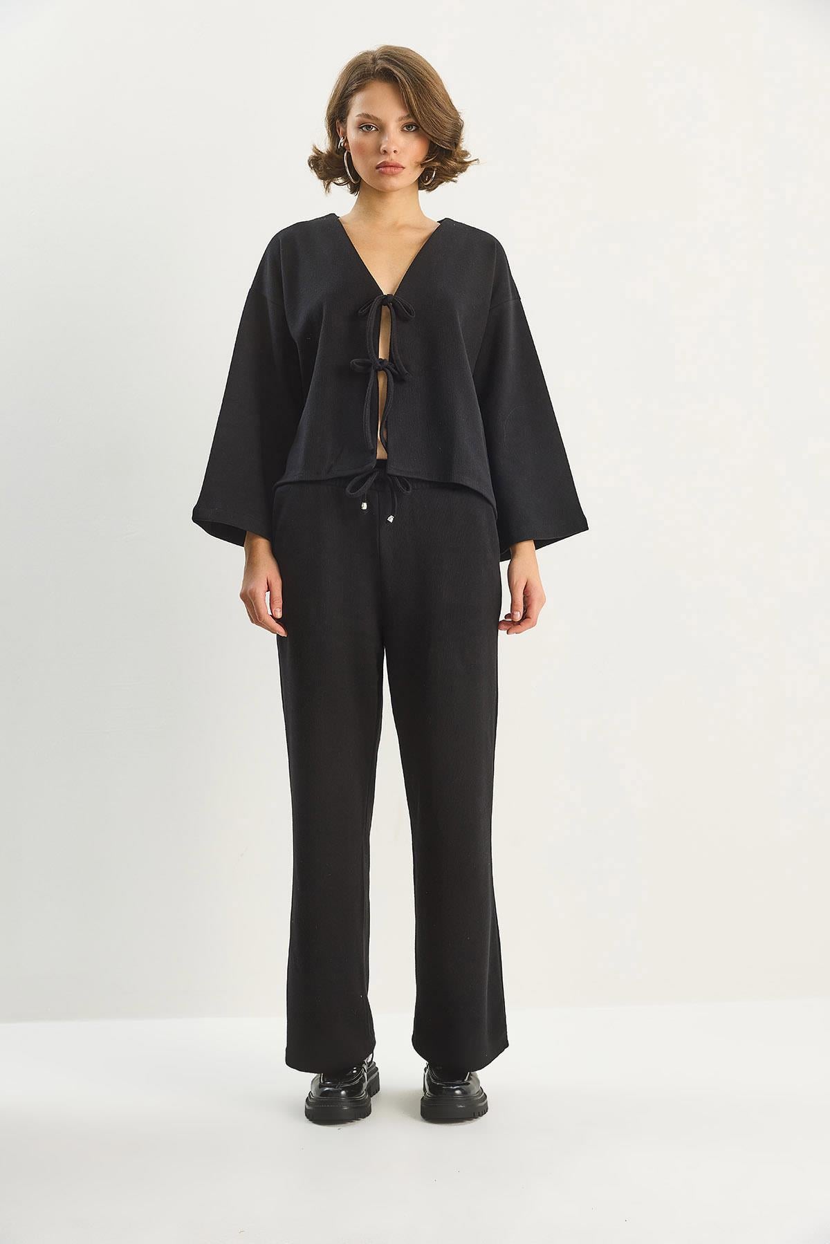Black‎ Kimono