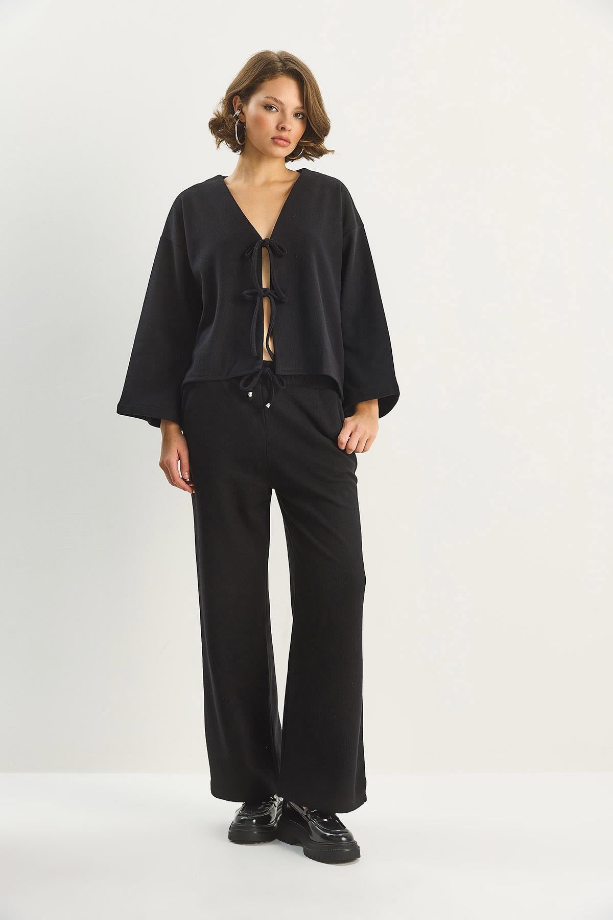 Black‎ Kimono