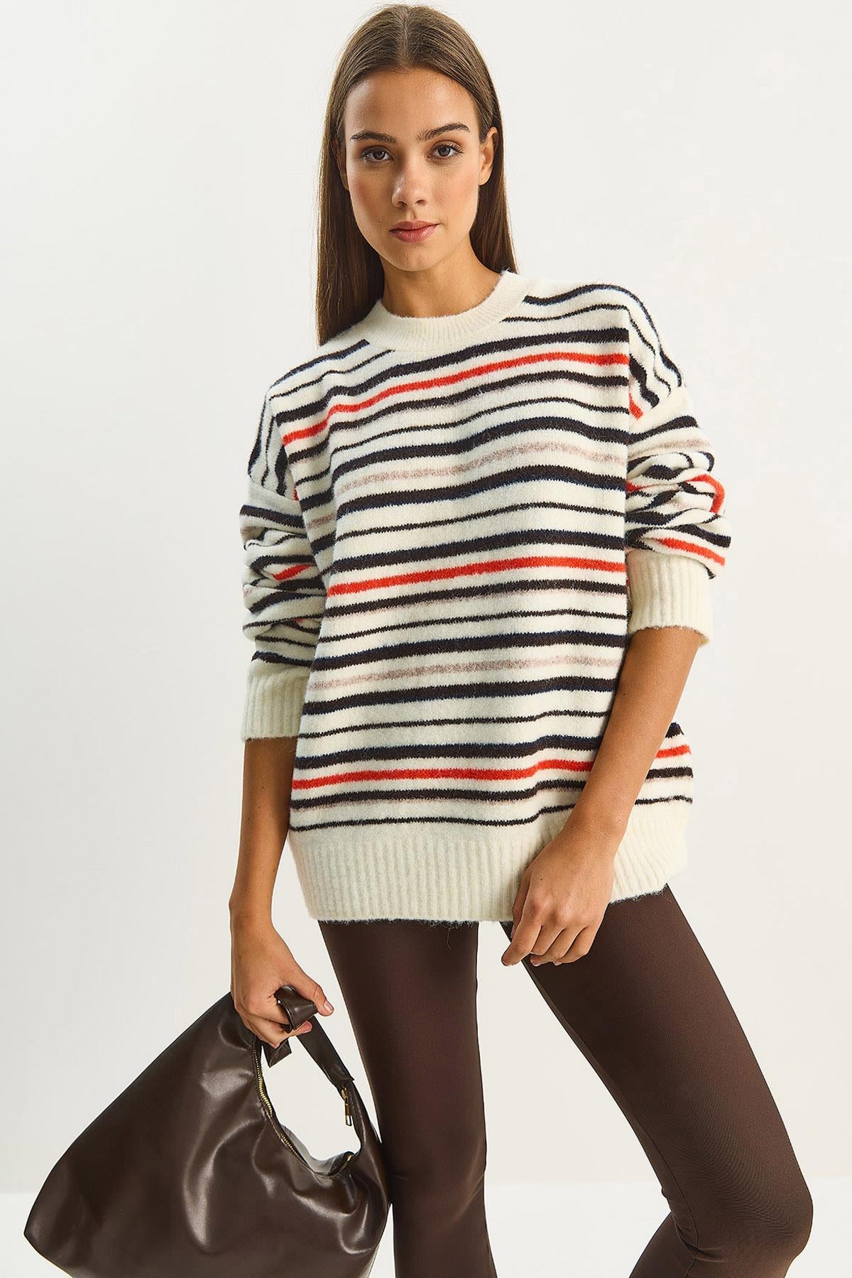 Cream‎ Sweater