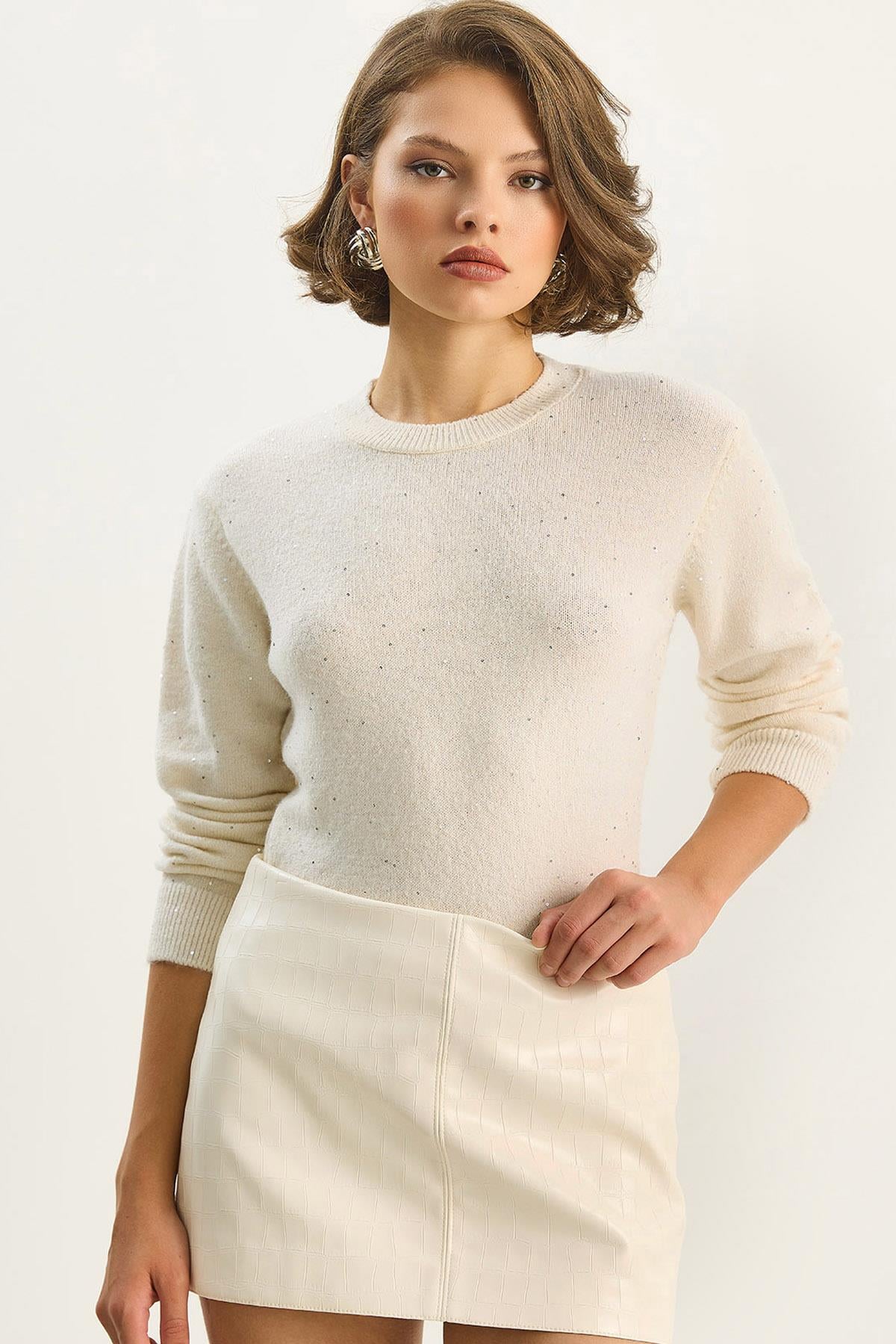 Cream‎ Sweater