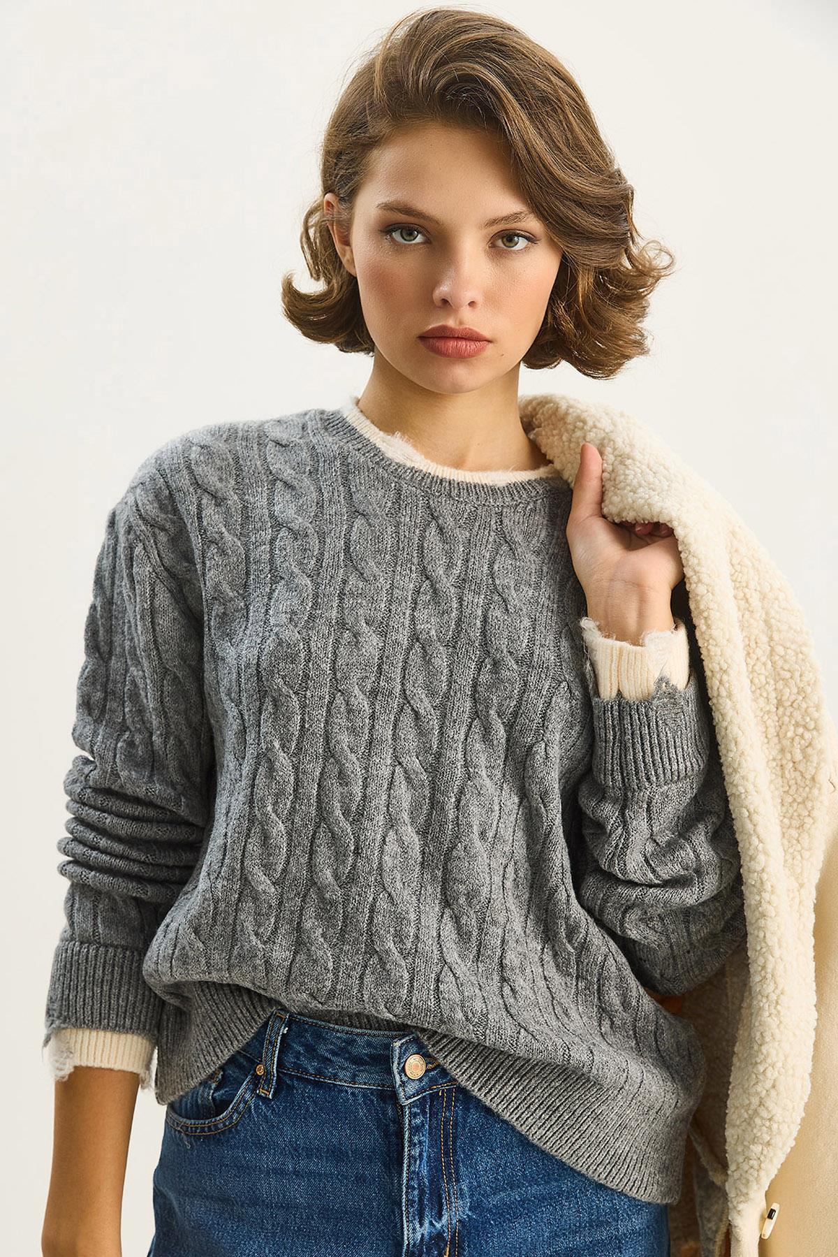 Grey‎ Sweater