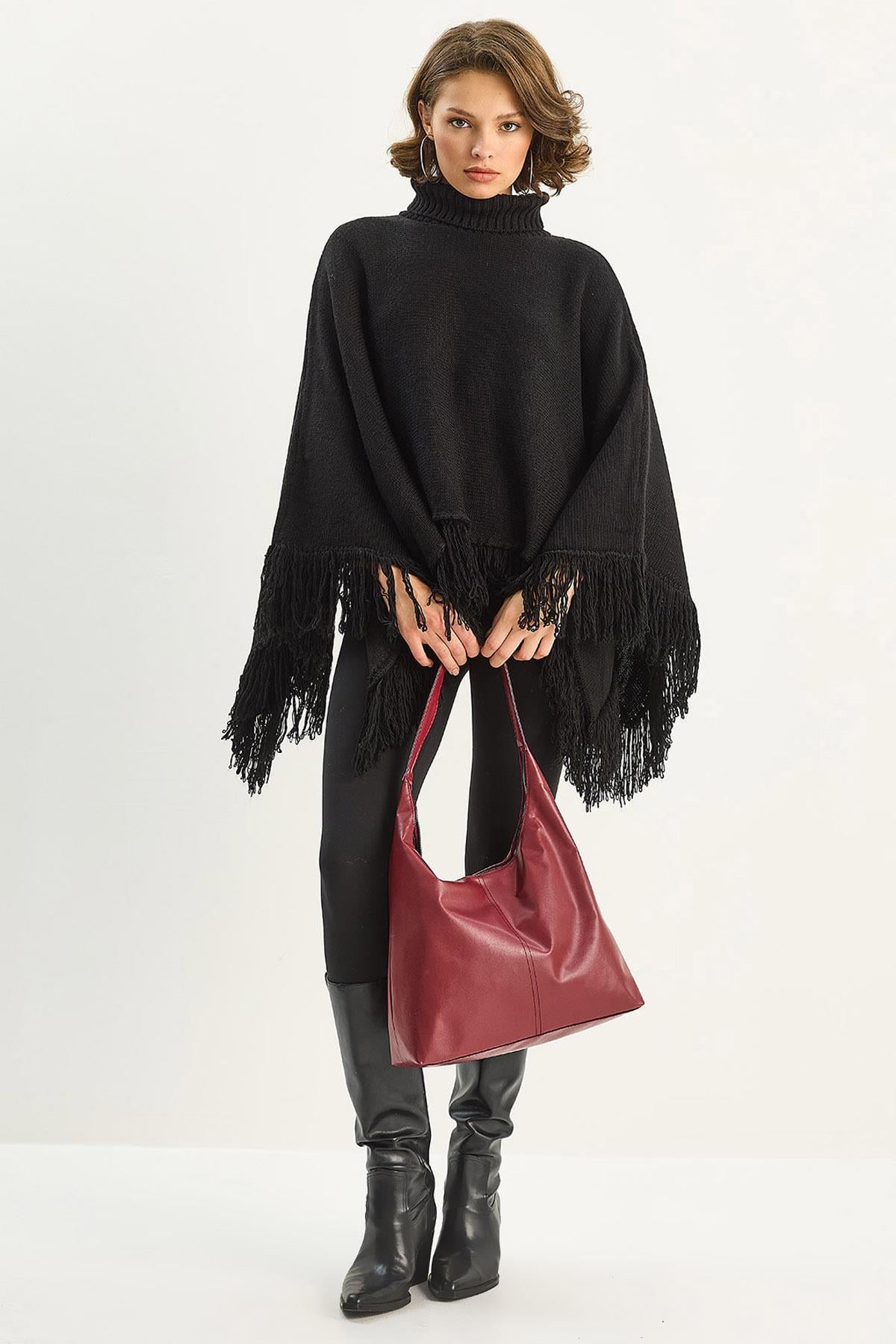 Black‎ Poncho