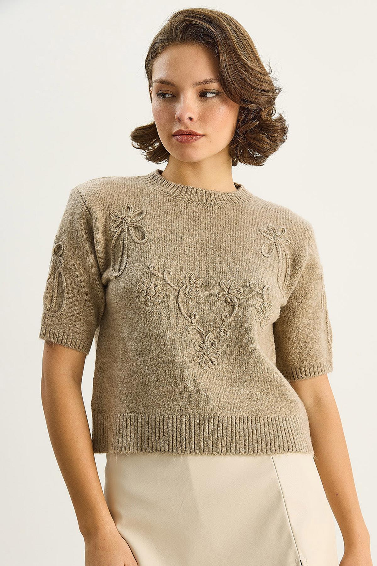 Beige‎ Sweater