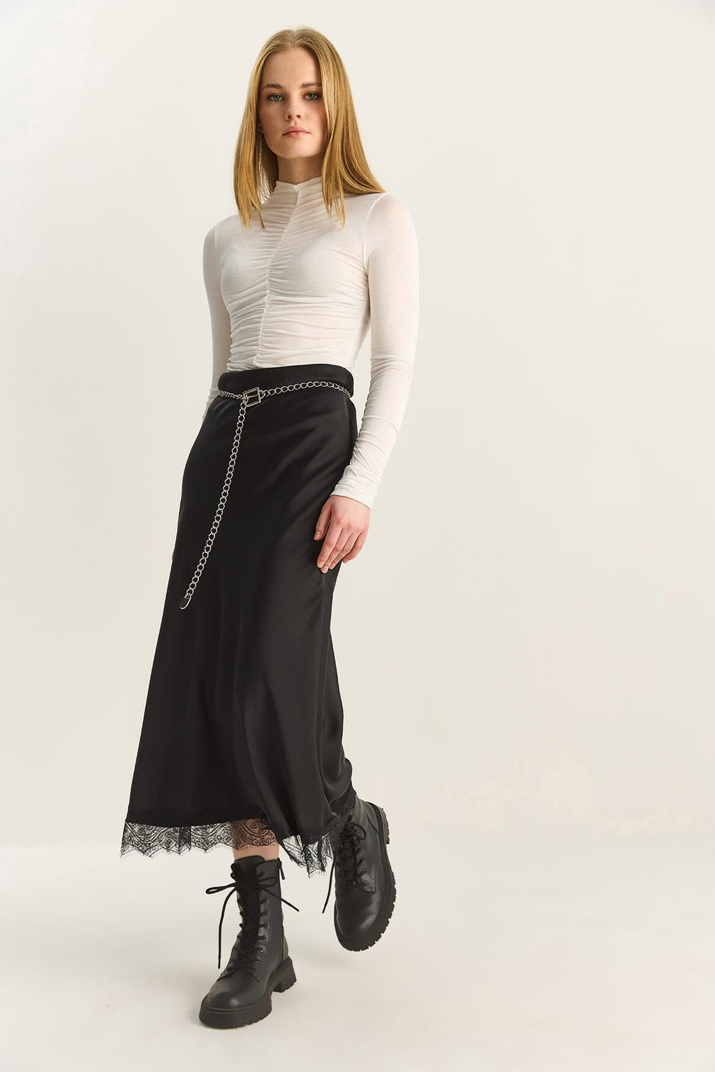 Black‎ Skirt