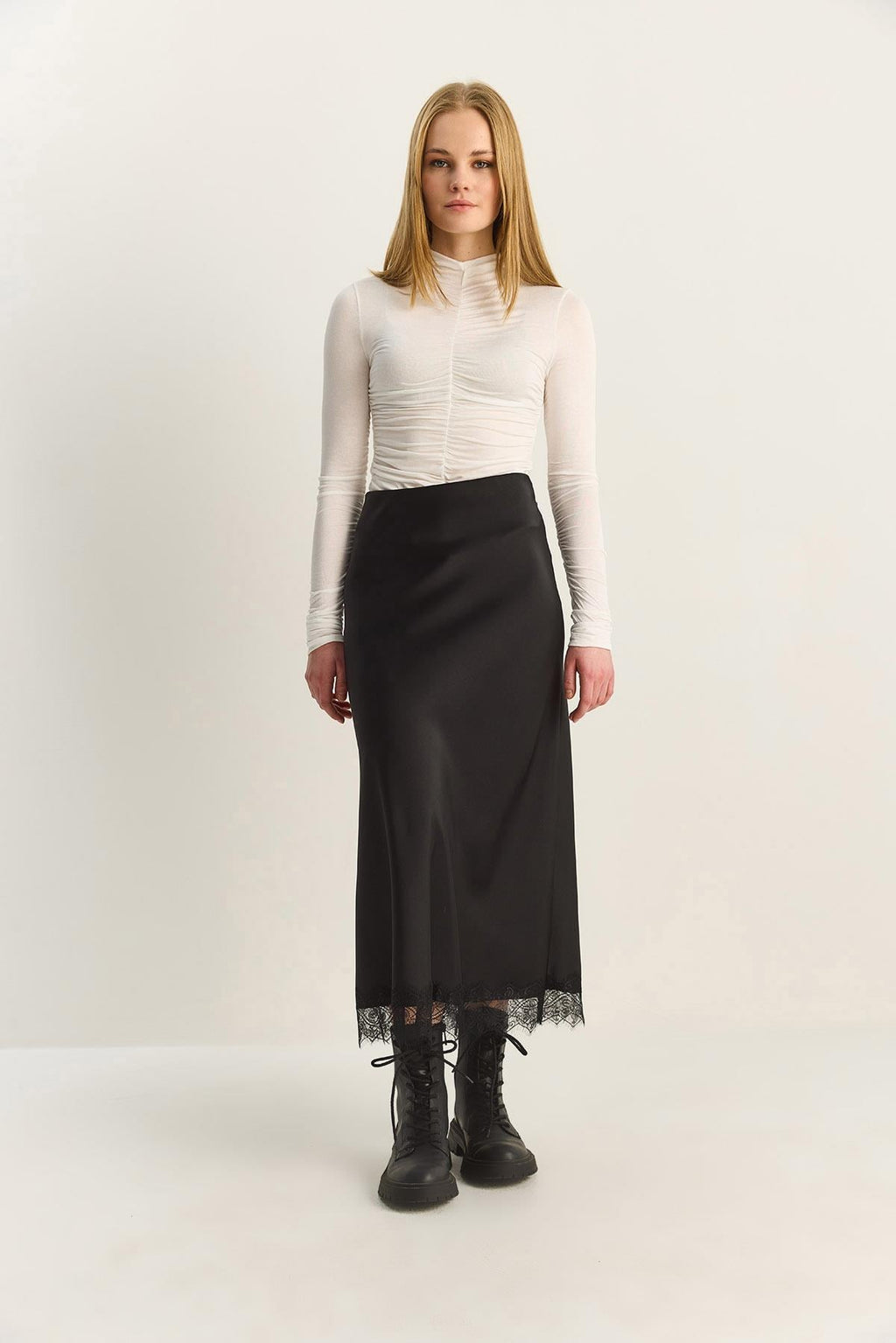 Black‎ Skirt