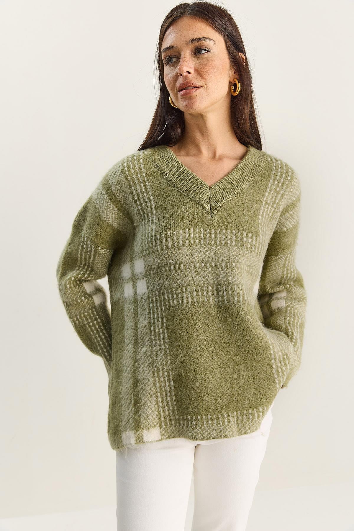 Green‎ Sweater