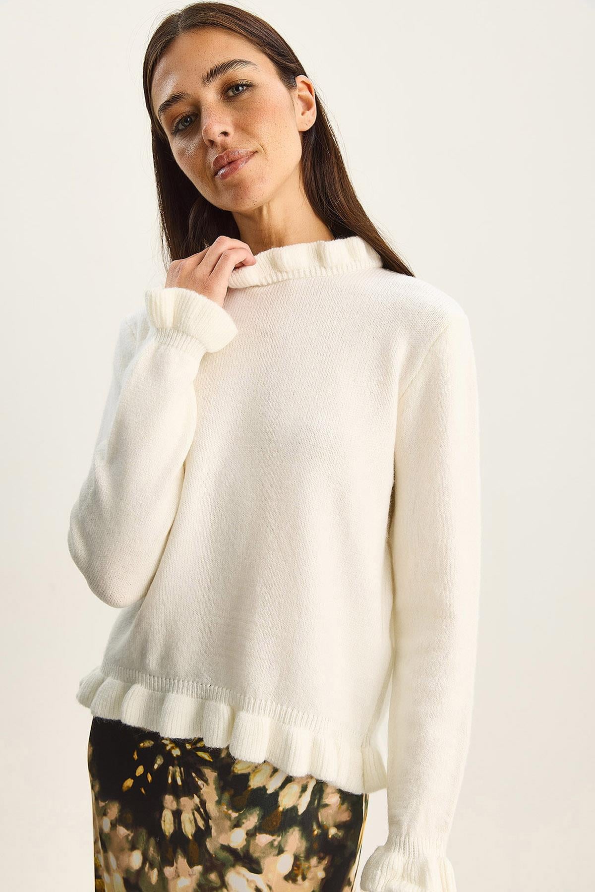 Cream‎ Sweater