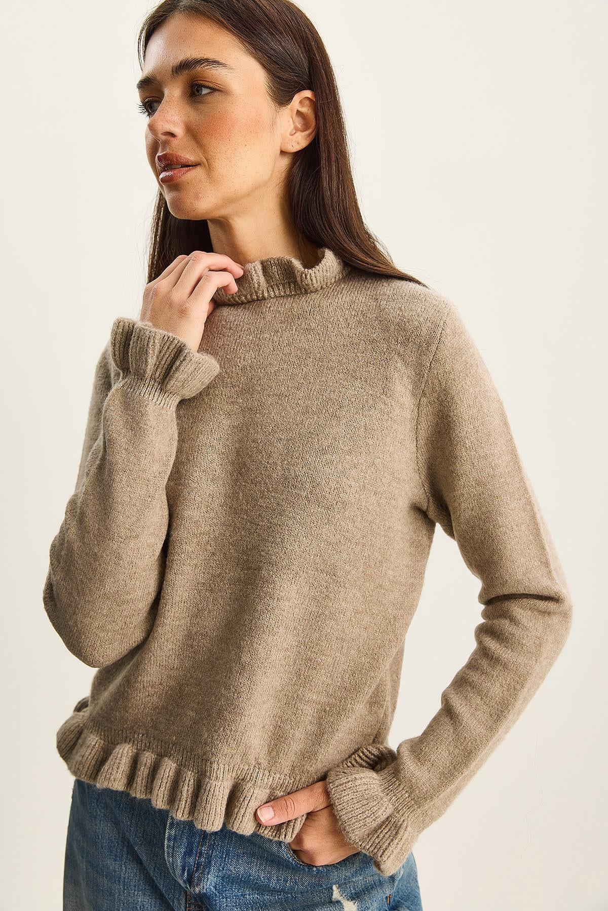 Brown‎ Sweater