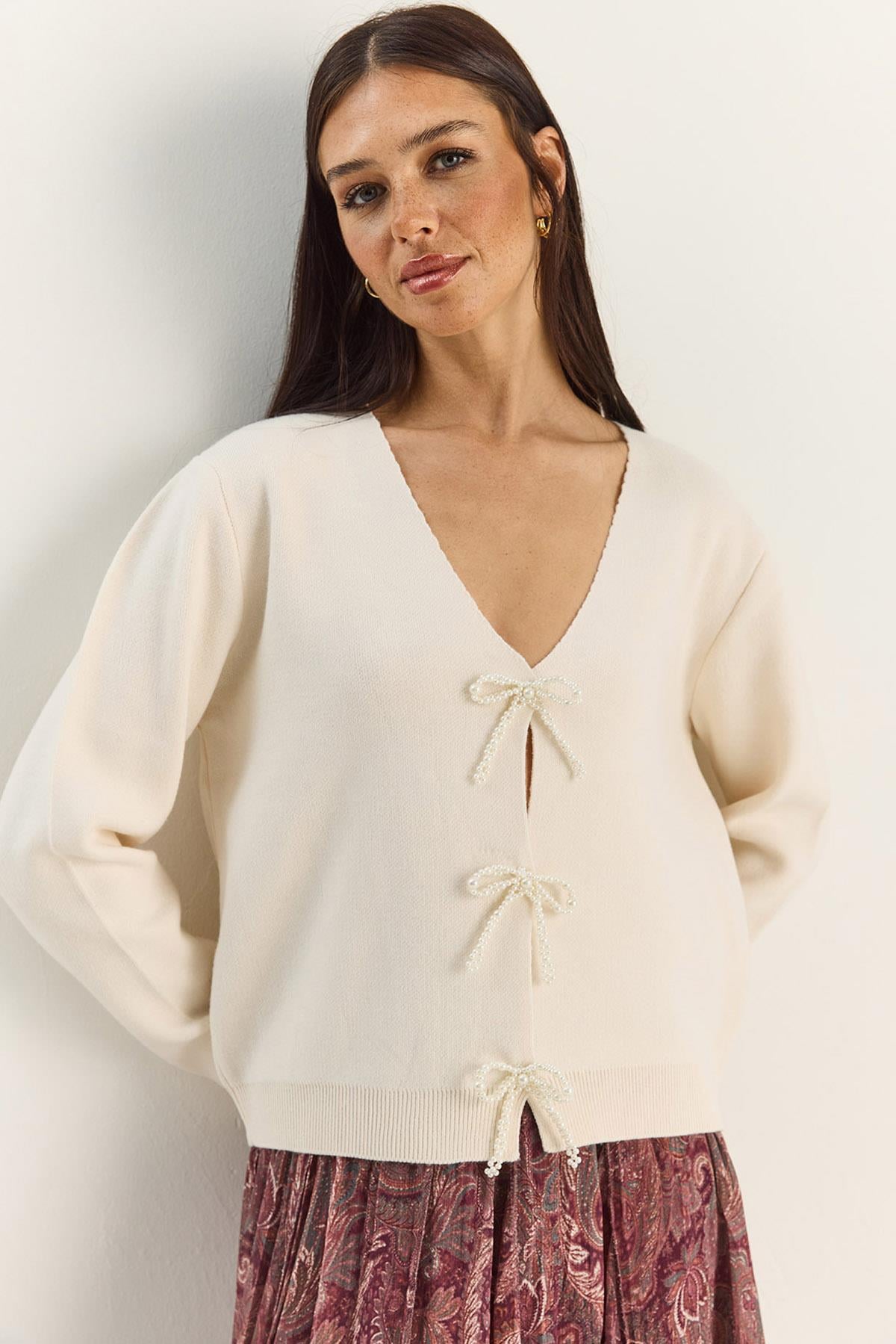 Women's V-Neck Knitted Cardigan with Pearl and Bow Accessory TH251070 60283885 - Cream