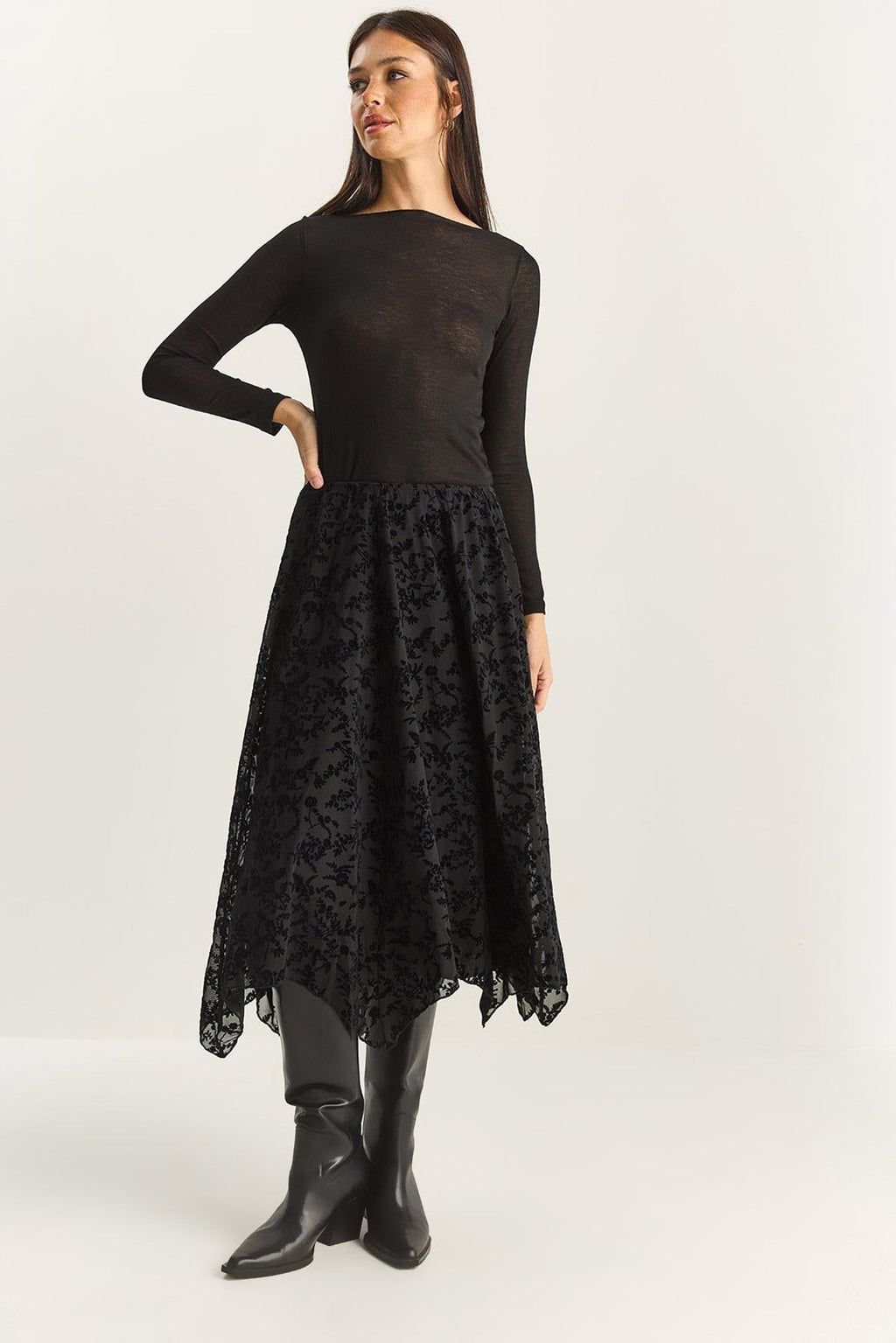 Black‎ Skirt