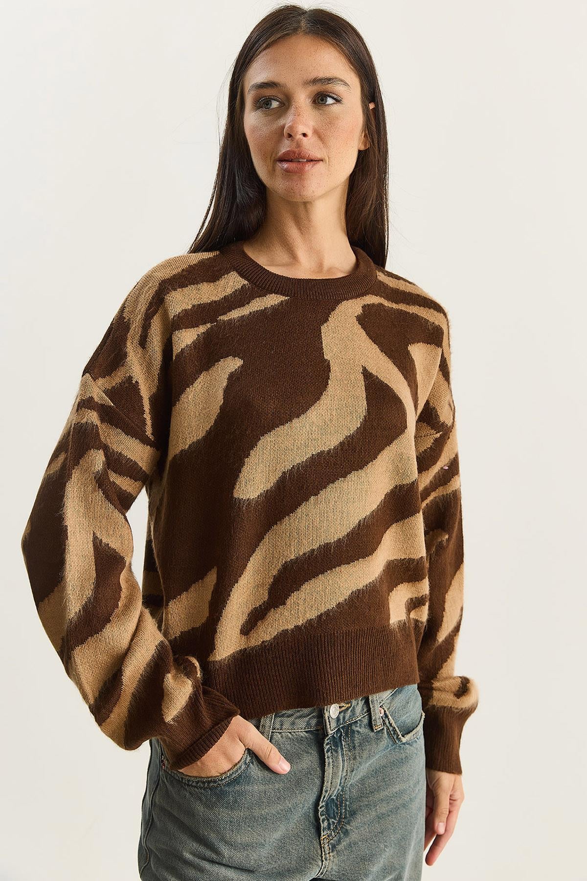 Brown‎ Sweater