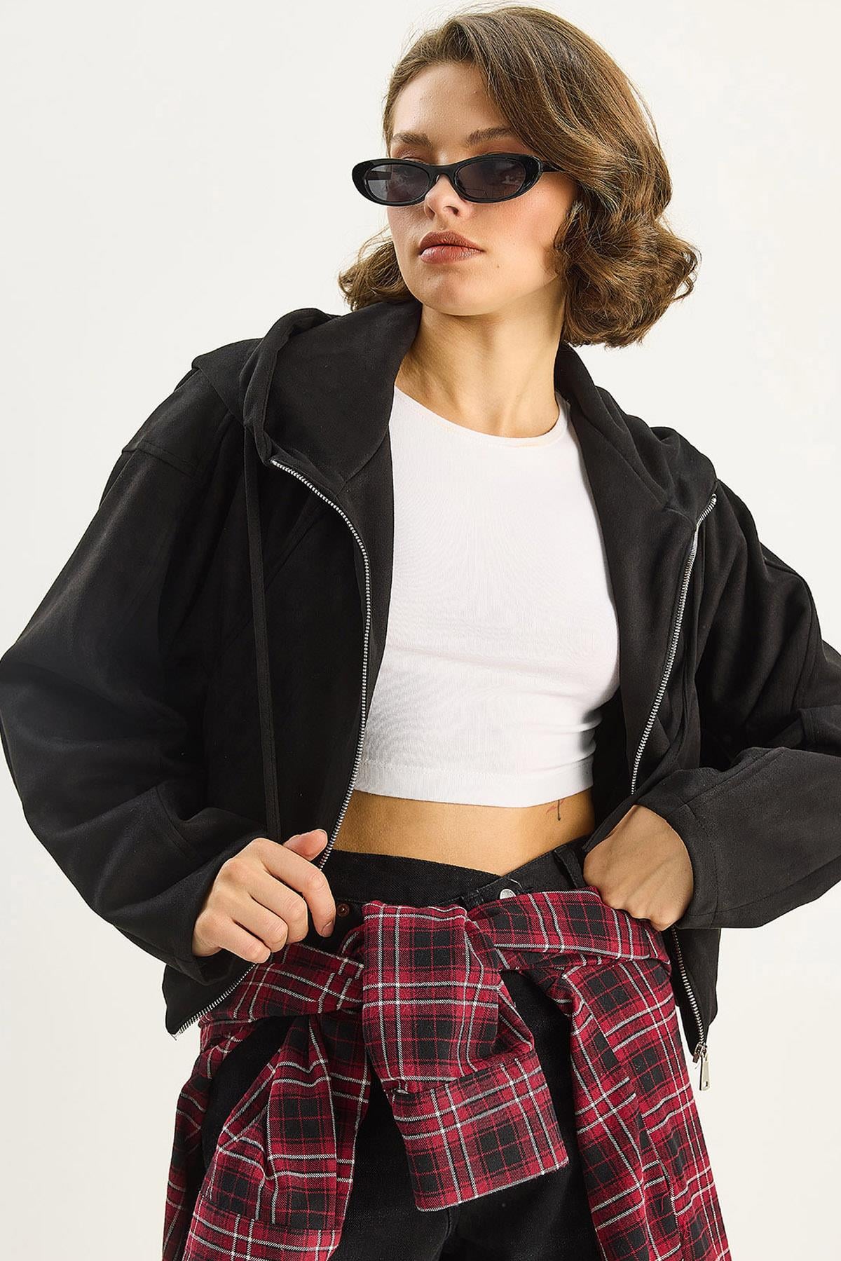 Black‎ Jacket