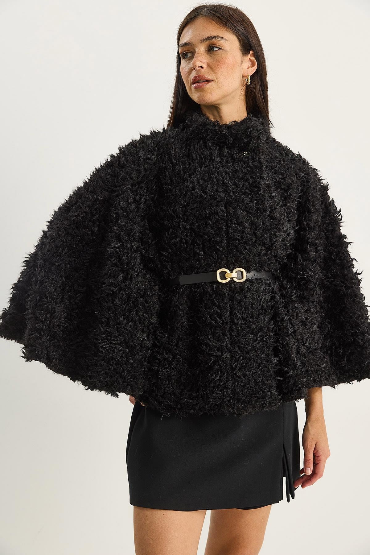 Black‎ Poncho
