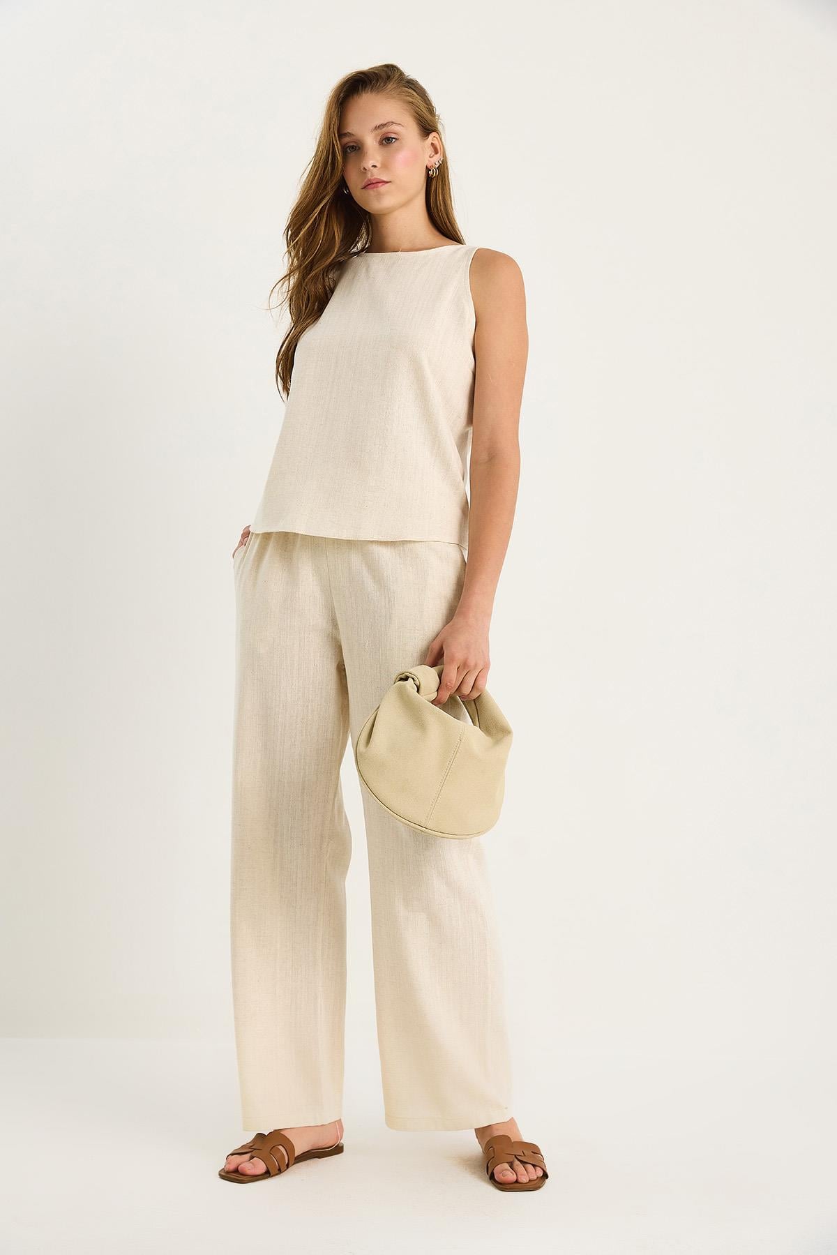 Cream‎ Outfit Set