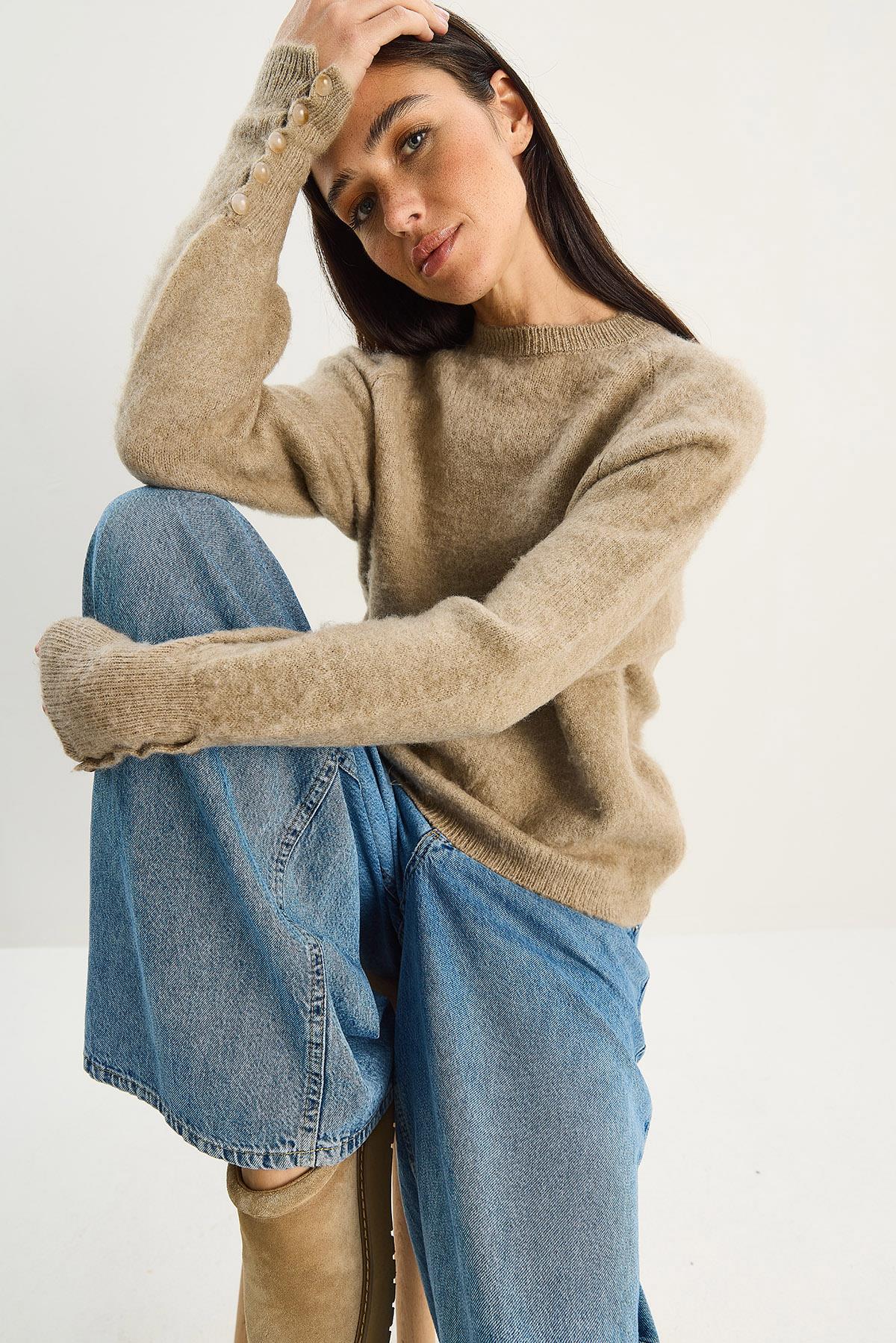 Brown‎ Sweater