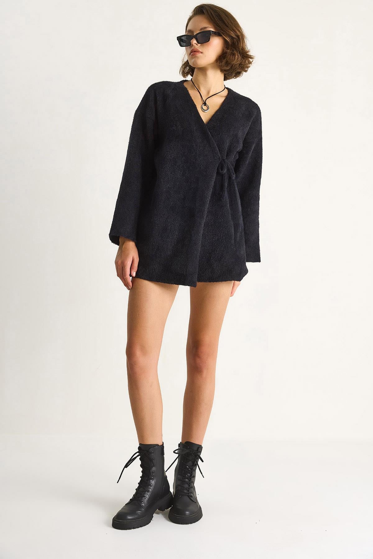 Black‎ Kimono