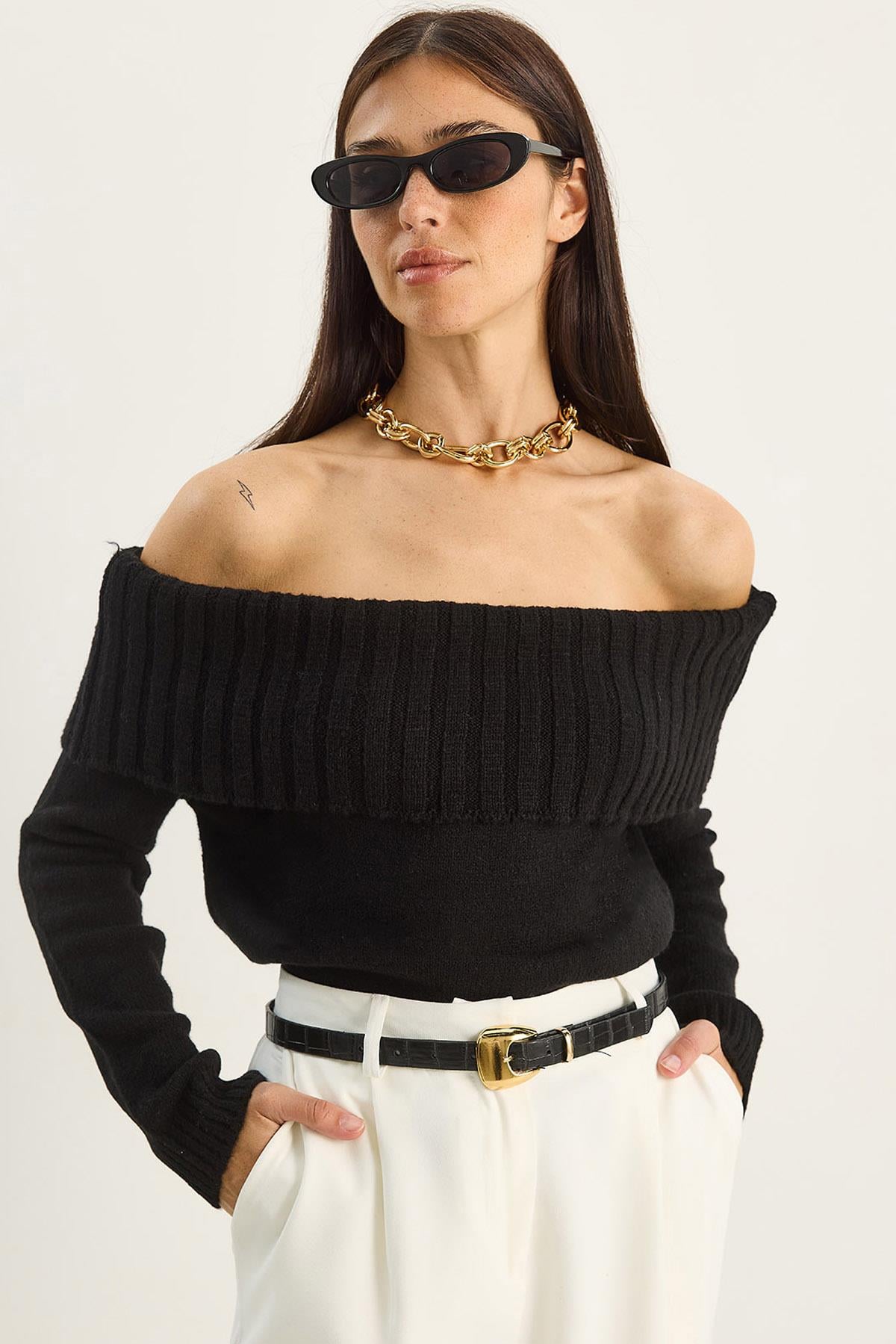 Black‎ Sweater