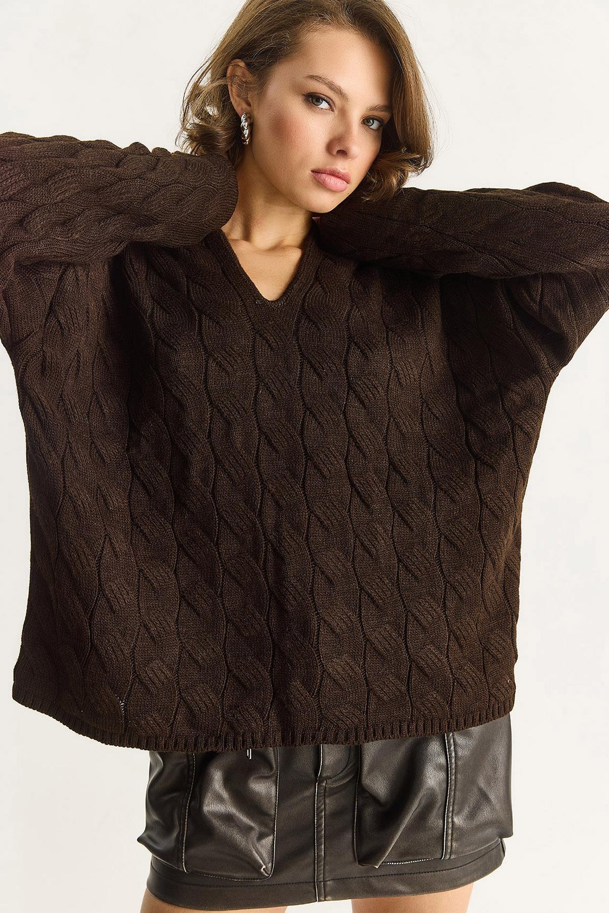 Brown‎ Sweater