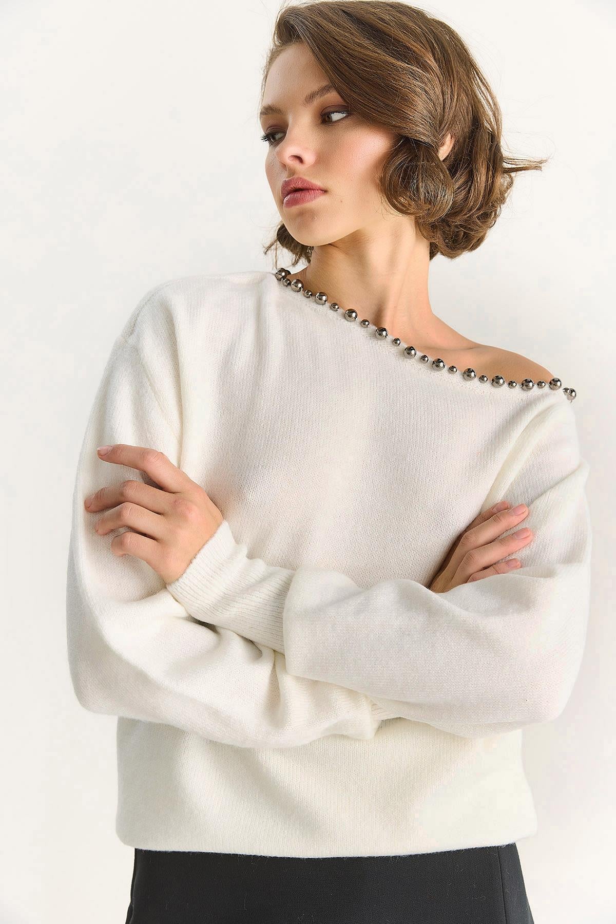 White‎ Sweater
