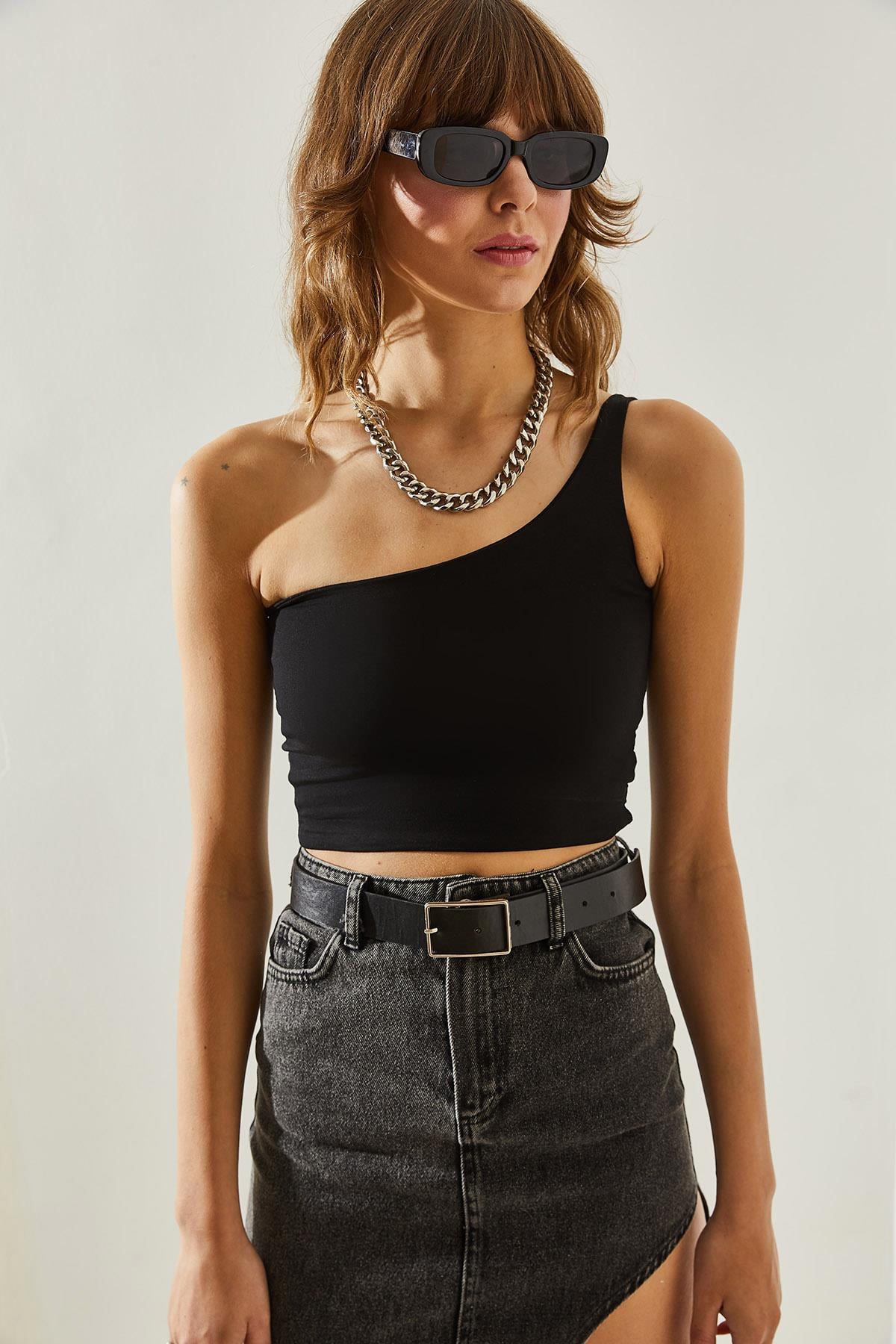Black‎ Undershirt