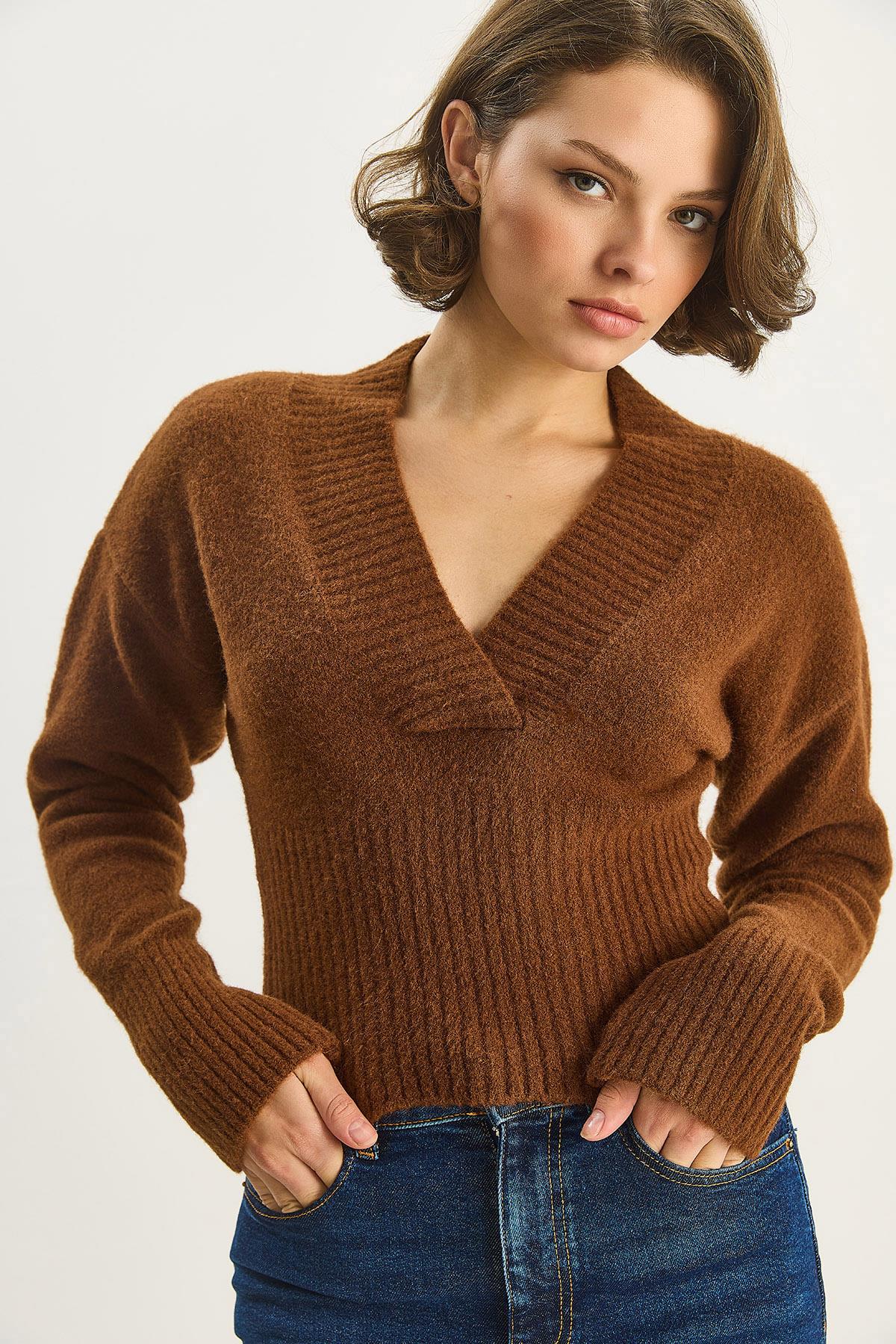 Brown‎ Sweater