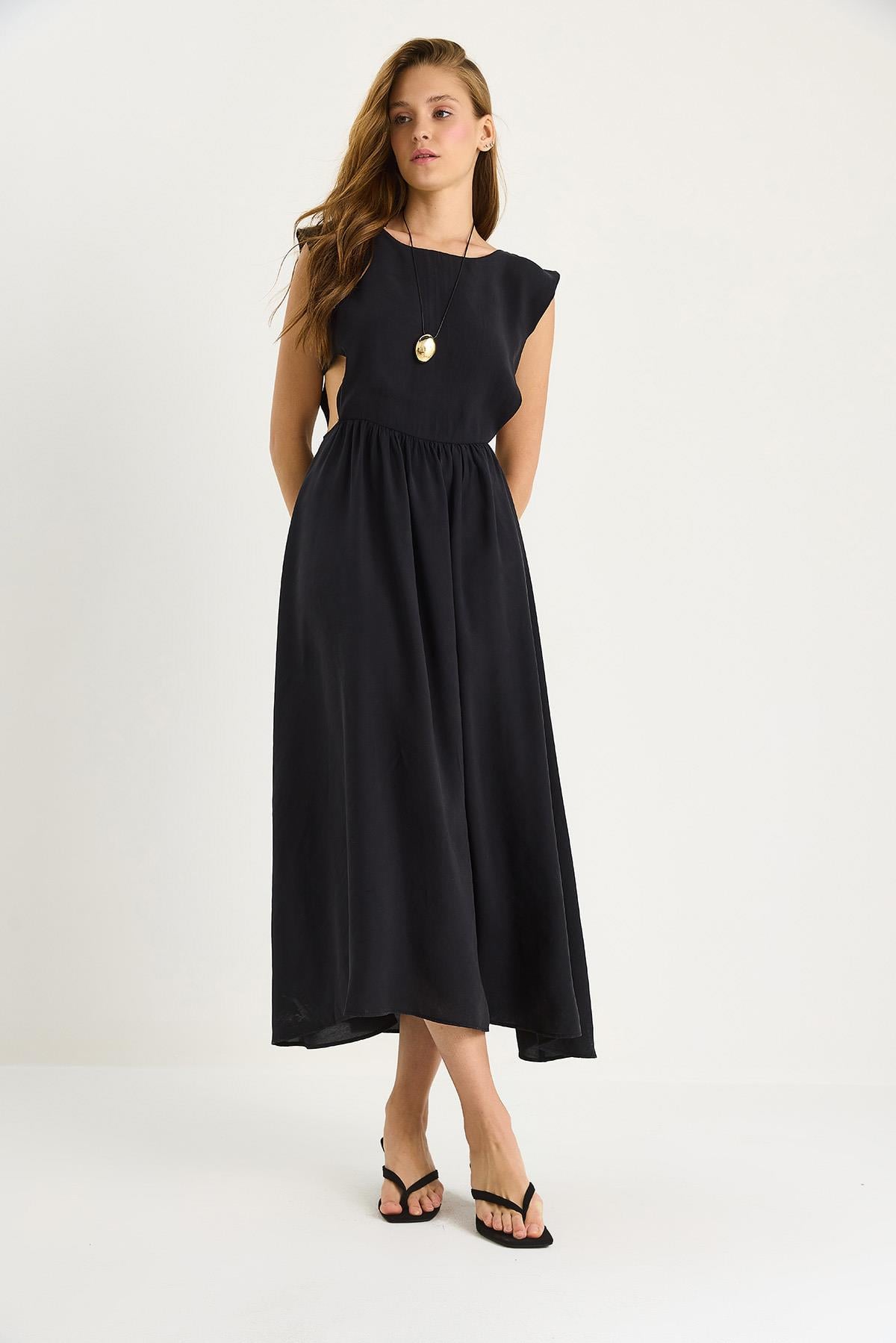 Black‎ Dress