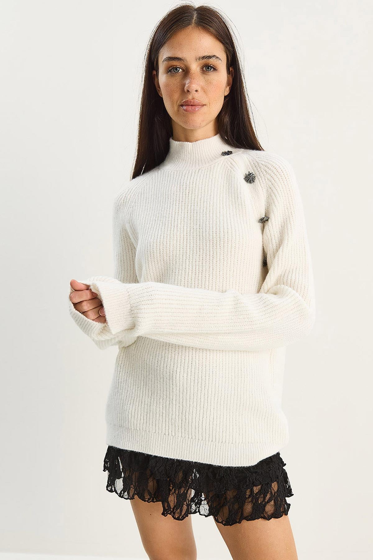 White‎ Sweater