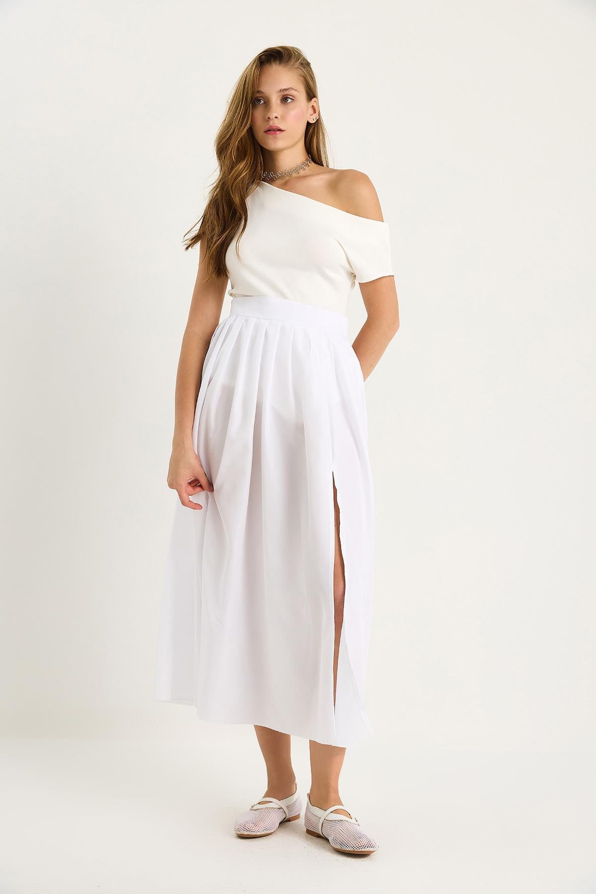 White‎ Skirt